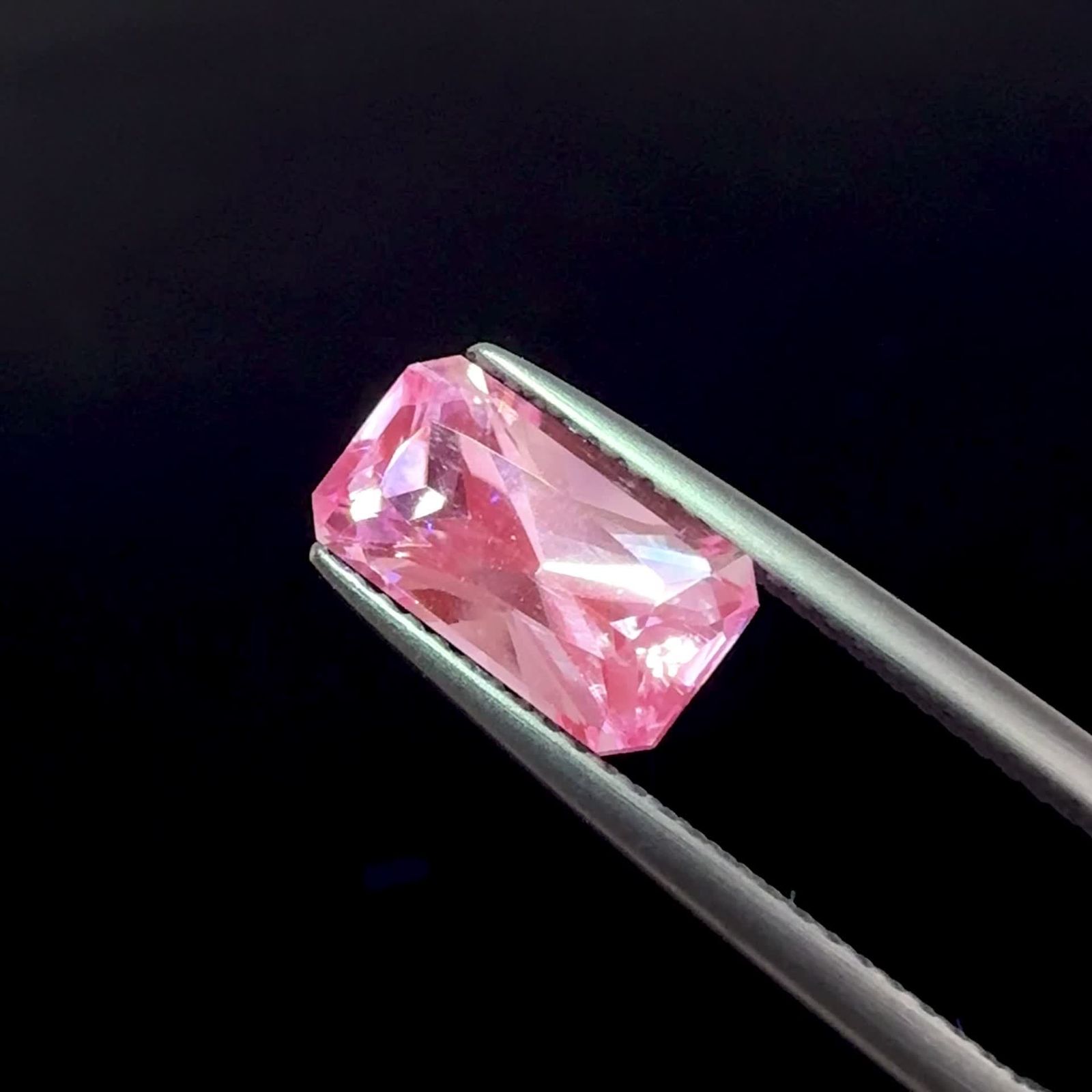 クンツァイト ナイジェリア産 2.93ct / 10.5x5.9mm前後 [250830967