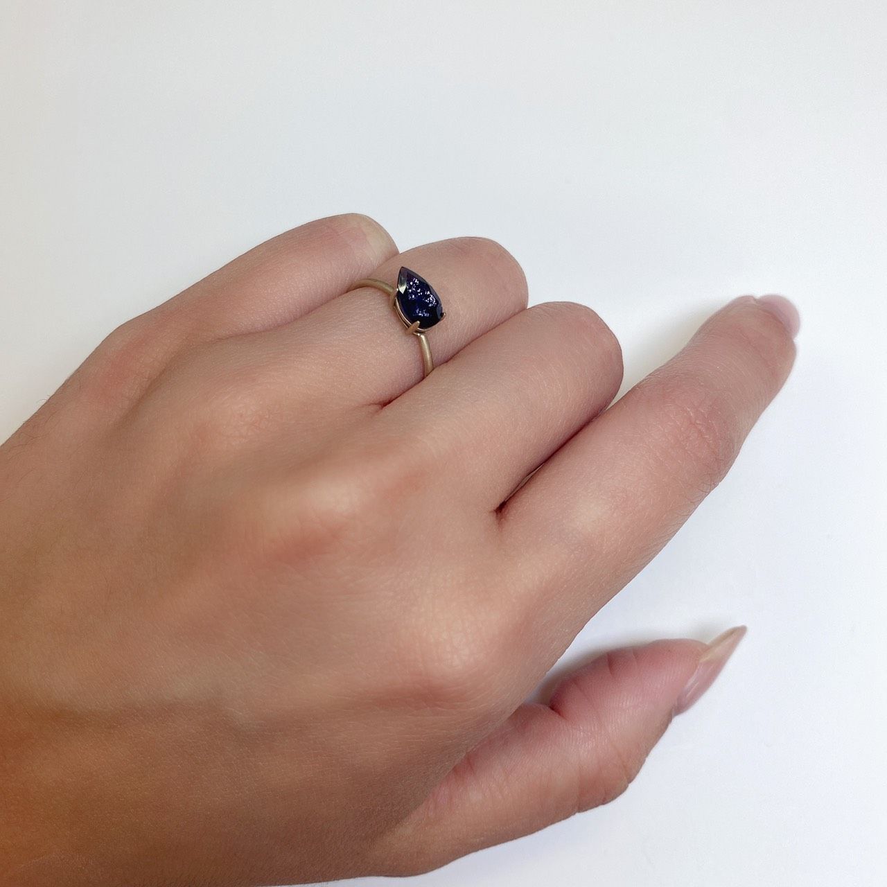 アイオライトサンストーン インド・ブラジル産 ルース 0.7ct[210611102]8.1×5.1mm前後