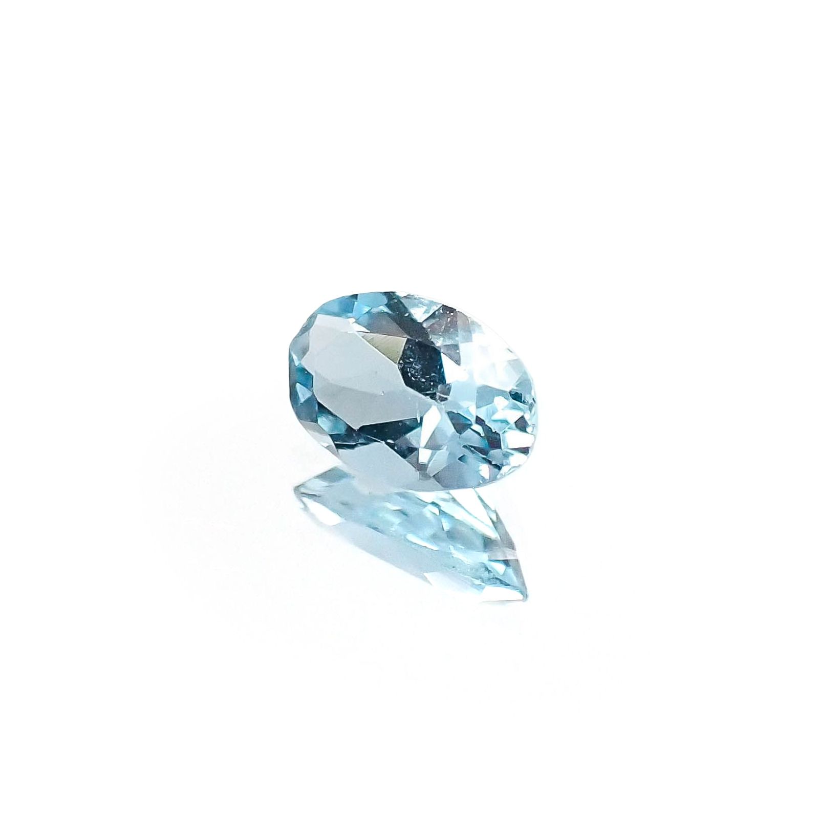 アクアマリン サンタマリアカラー(宝石名アクアマリン)モザンビーク産 識別済 0.30ct / 5.9x3.8mm前後 [260617252]