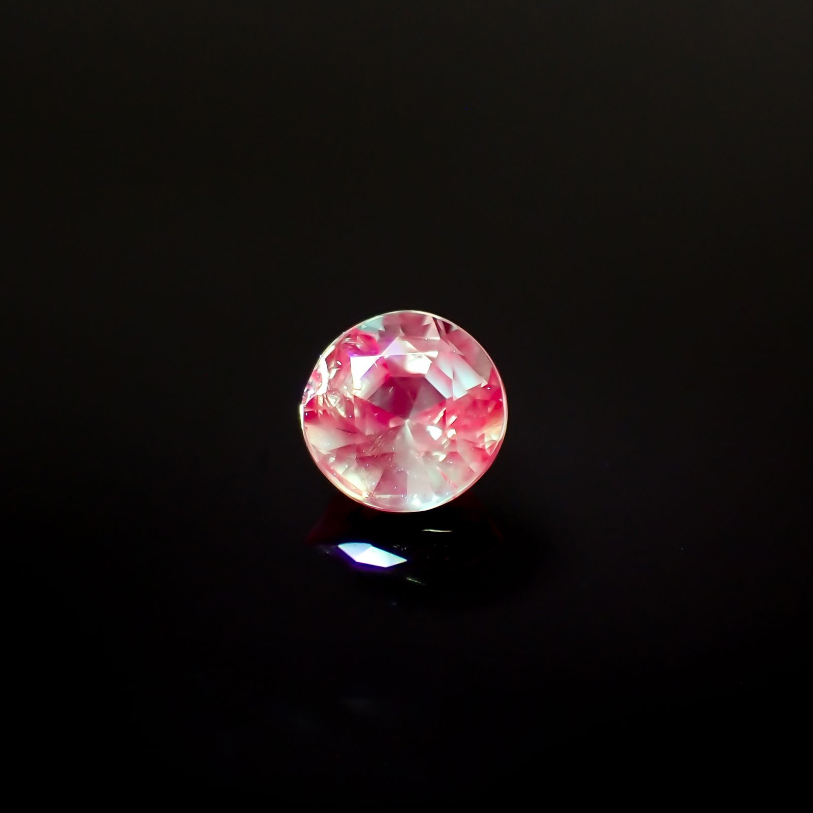 シルキーアレキサンドライト(宝石名アレキサンドライト)ブラジル・ミナスジェライス州ヘマチタ鉱山産 0.25ct 識別済[240527403]3.8x3.8mm前後