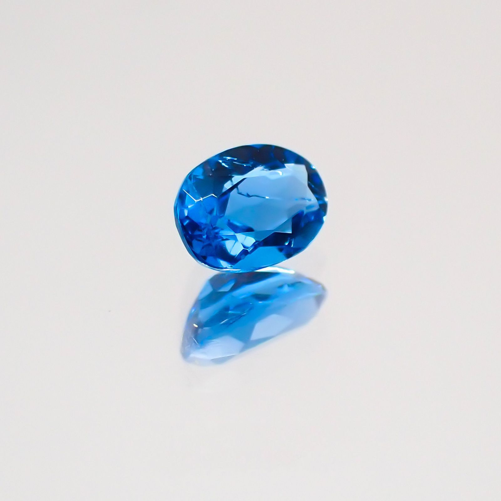 アウイナイト フルオレッセンス(宝石名アウイナイト) ドイツ産 0.145ct ソ付(日独)[21019335]4×2.9mm前後