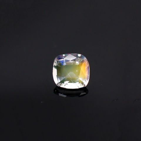 レインボームーンストーン(宝石名ラブラドライト) マダガスカル産 1.285ct ソ付(彩珠)[210611246]6.9×6.6mm前後