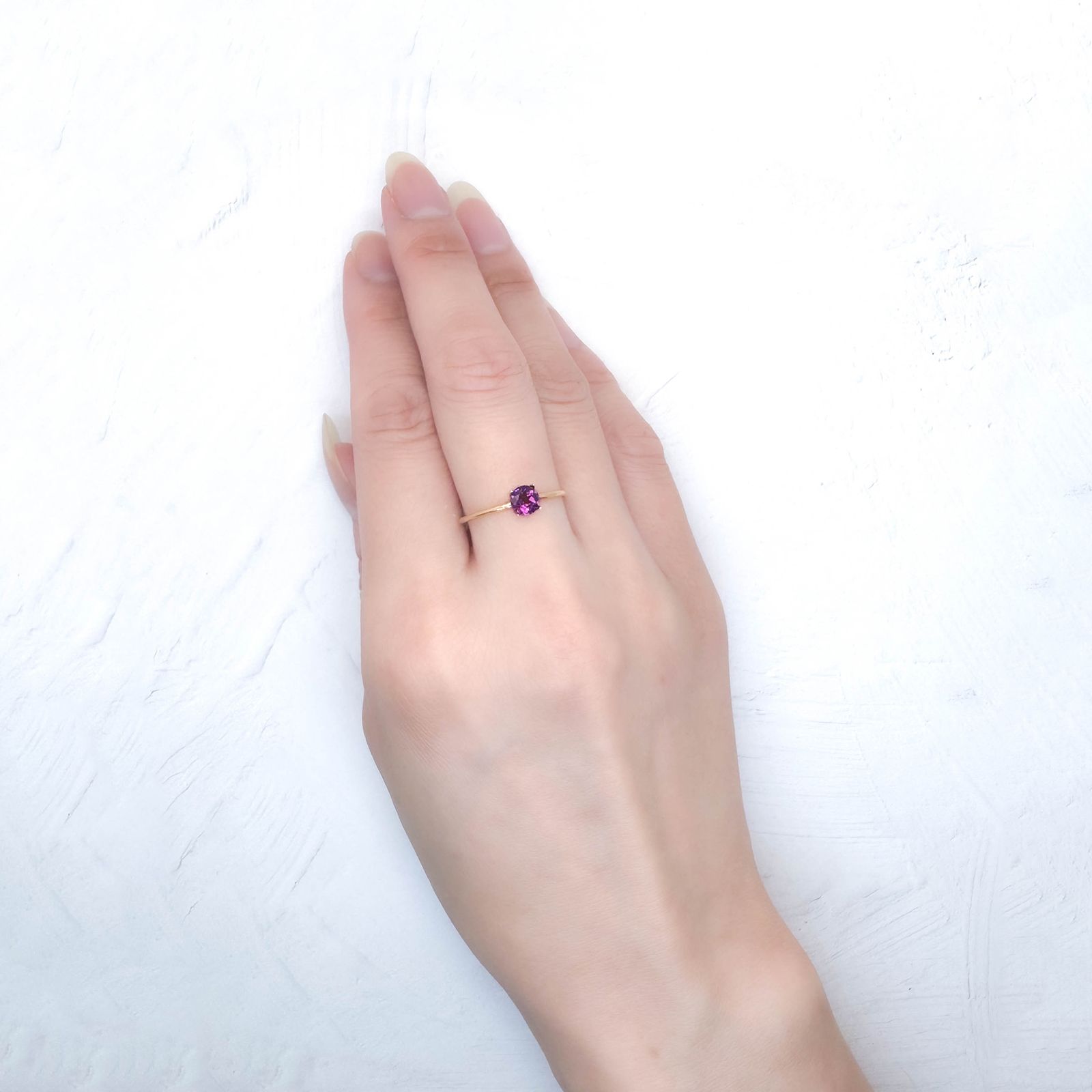 グレープガーネット(宝石名ガーネット)ブラジル産 識別済 0.47ct / 4.7x4.7mm前後 [250931142]