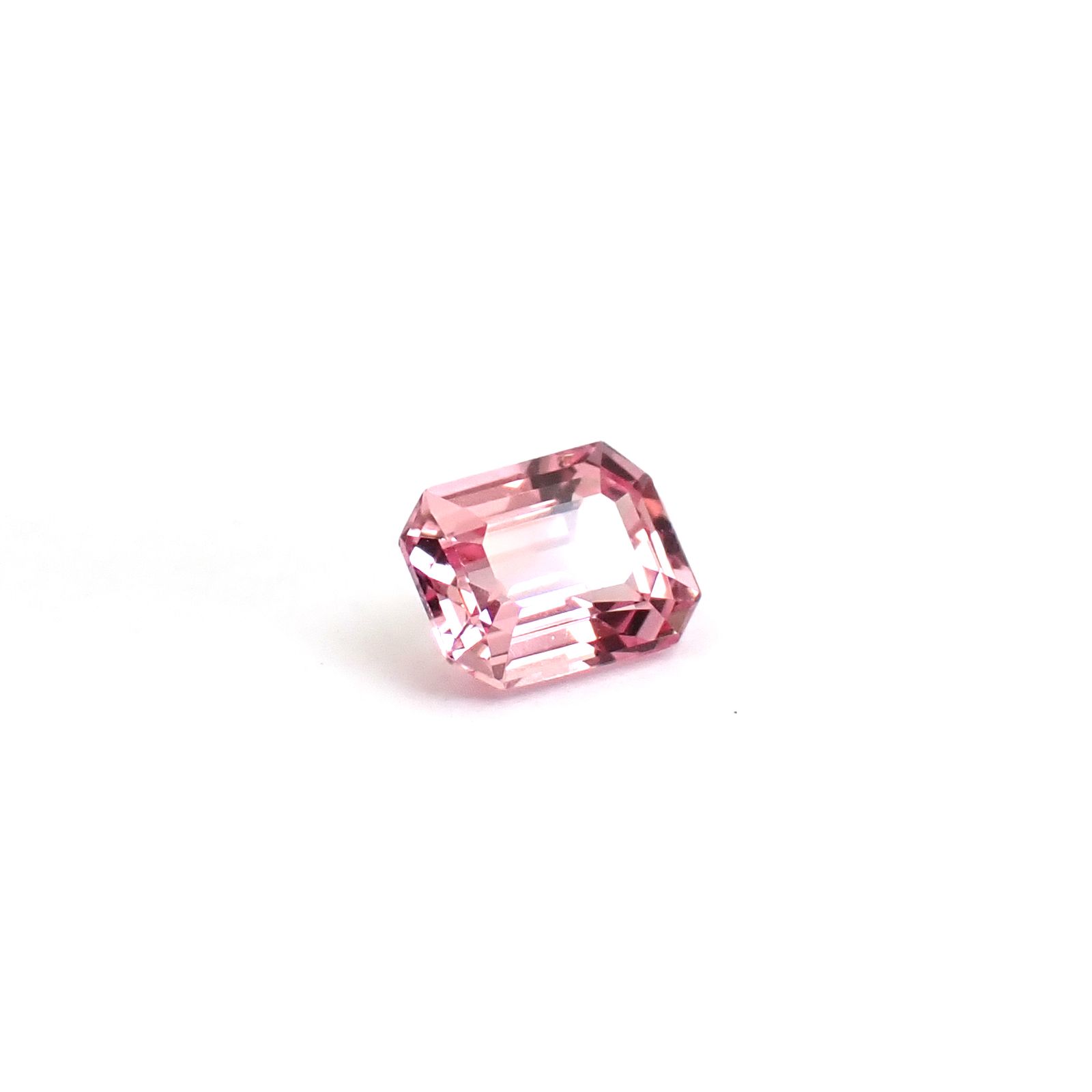 パパラチャサファイア(宝石名サファイア/別名パパラチャ・サファイア)スリランカ産 DGL鑑付 0.248ct / 3.98x3.04mm前後 [260632265]