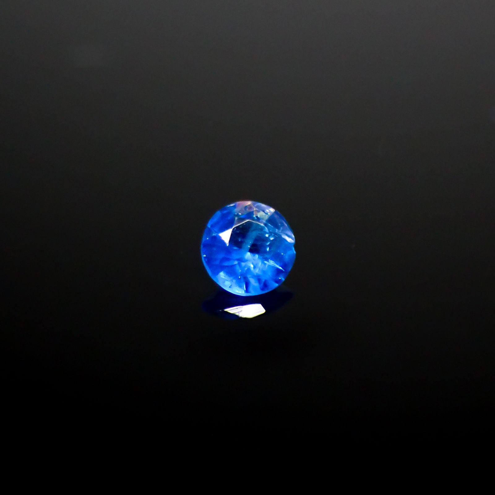 アウイナイト フルオレッセンス ドイツ産 0.021ct[240628306]1.9x1.9mm前後