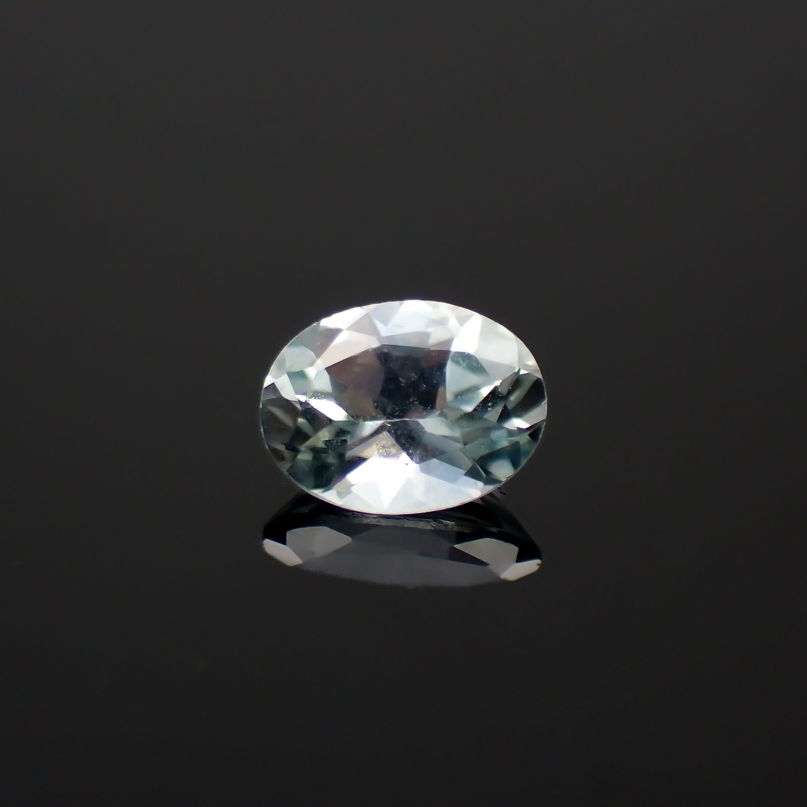 モンタナサファイア(宝石名サファイア)アメリカ・モンタナ州産 0.40ct 識別済[230622431]5.2x3.9mm前後