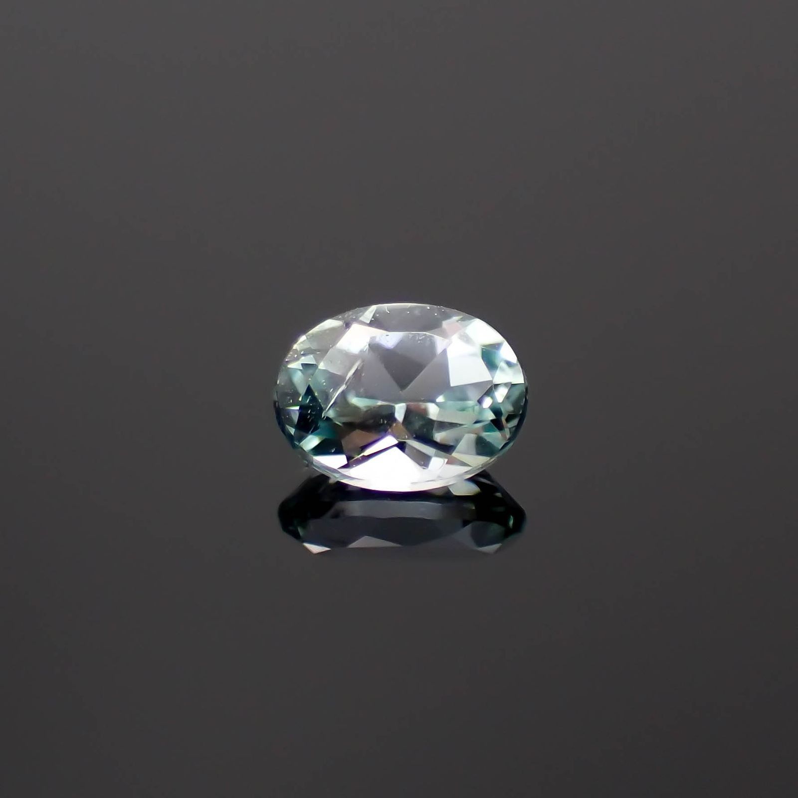 ブルーグリーンコーネルピン(宝石名コーネルピン)タンザニア産 識別済 0.17ct / 3.9x3mm前後 [251021864]