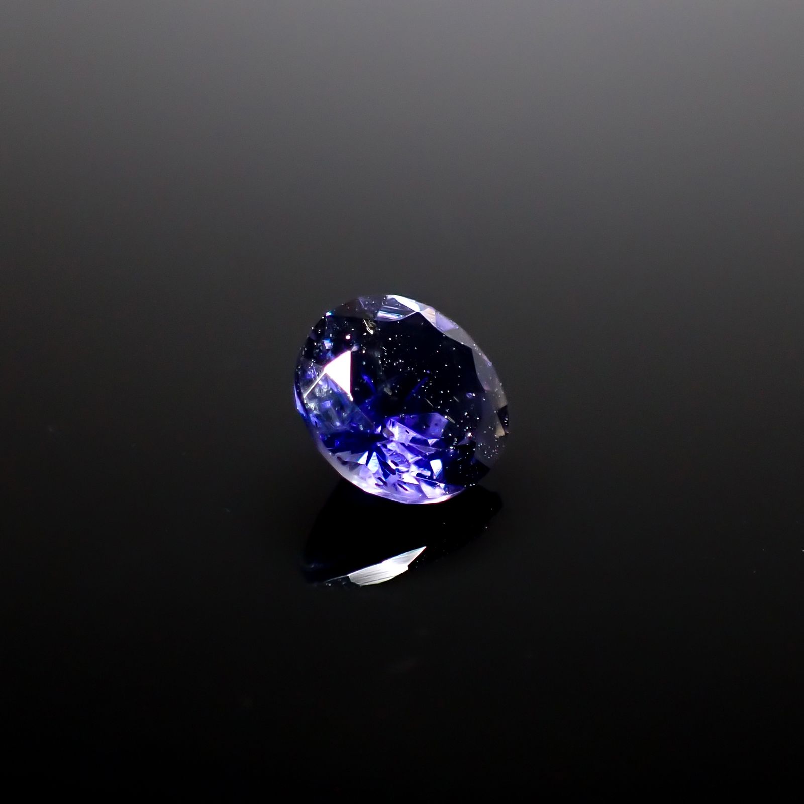 アイオライトサンストーン インド/ブラジル産 0.73ct [250229821]6.2x6.2mm前後