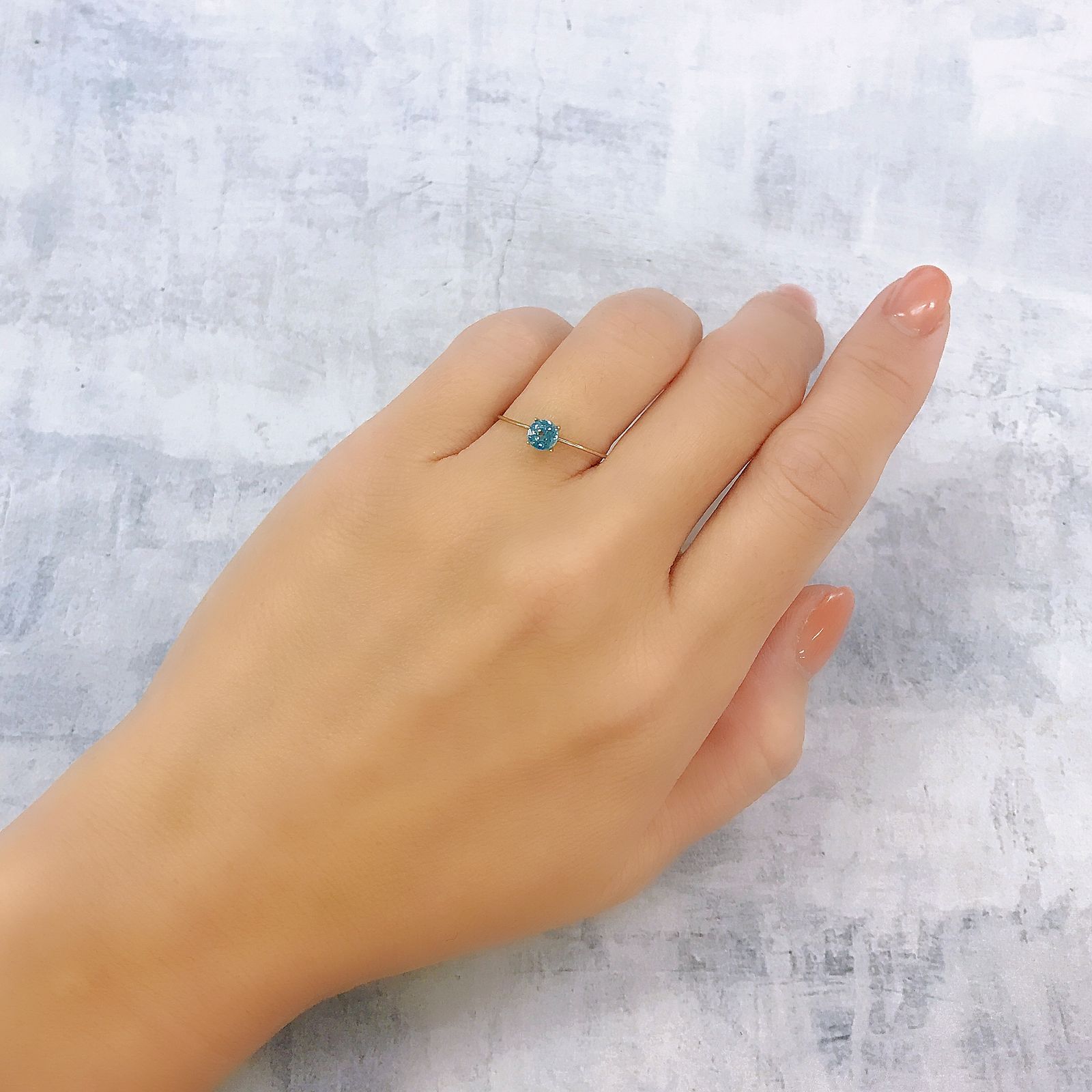 ブルージルコン(宝石名ジルコン)カンボジア産 0.64ct 識別済[220817507]4.5x4.5mm前後
