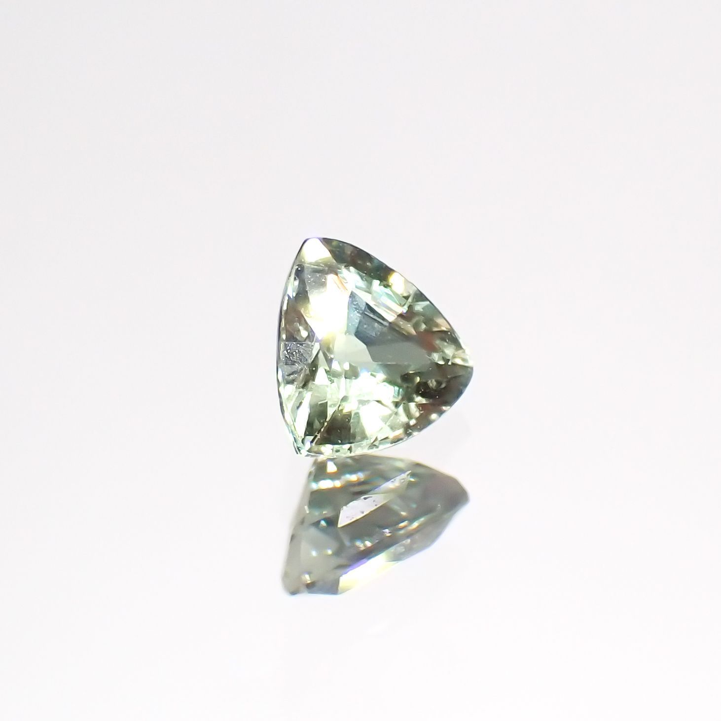 アレキサンドライト(宝石名アレキサンドライト)マダガスカル産 0.32ct 識別済[220114616]4.1x4.3mm前後