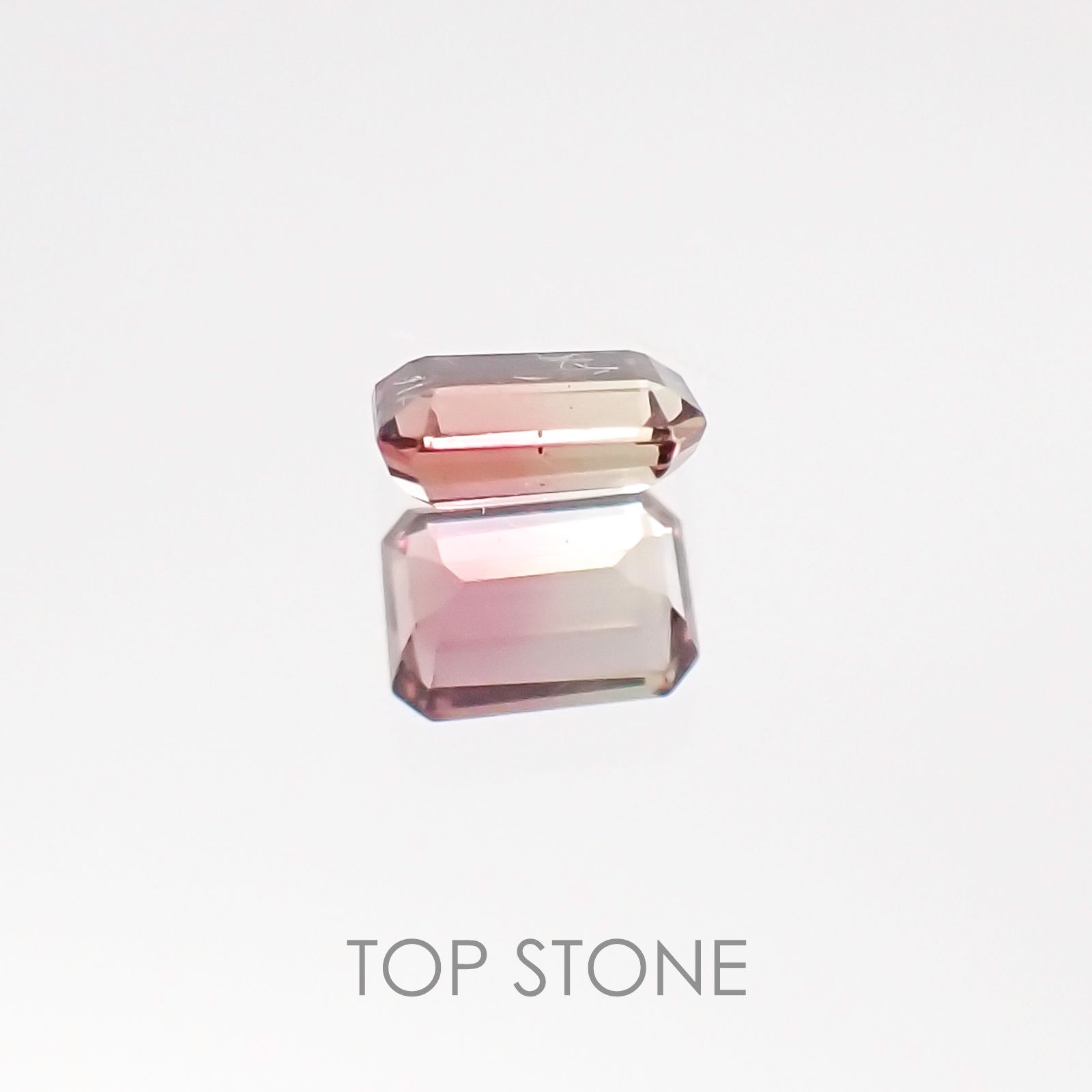 バイカラーサファイア(宝石名バイカラー・サファイア) タンザニア産 0.18ct 識別済[20106699]3.7×2.6mm前後