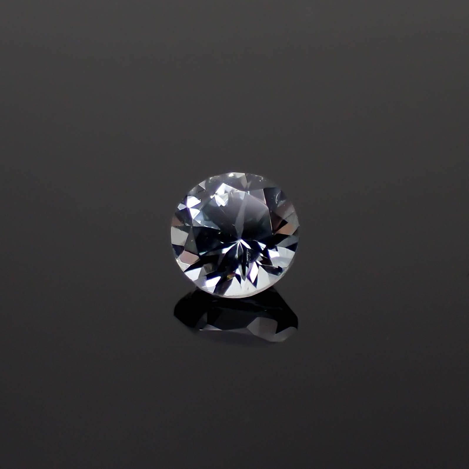 グレースピネル タンザニア産 0.42ct[230421536]4.3x4.3mm前後