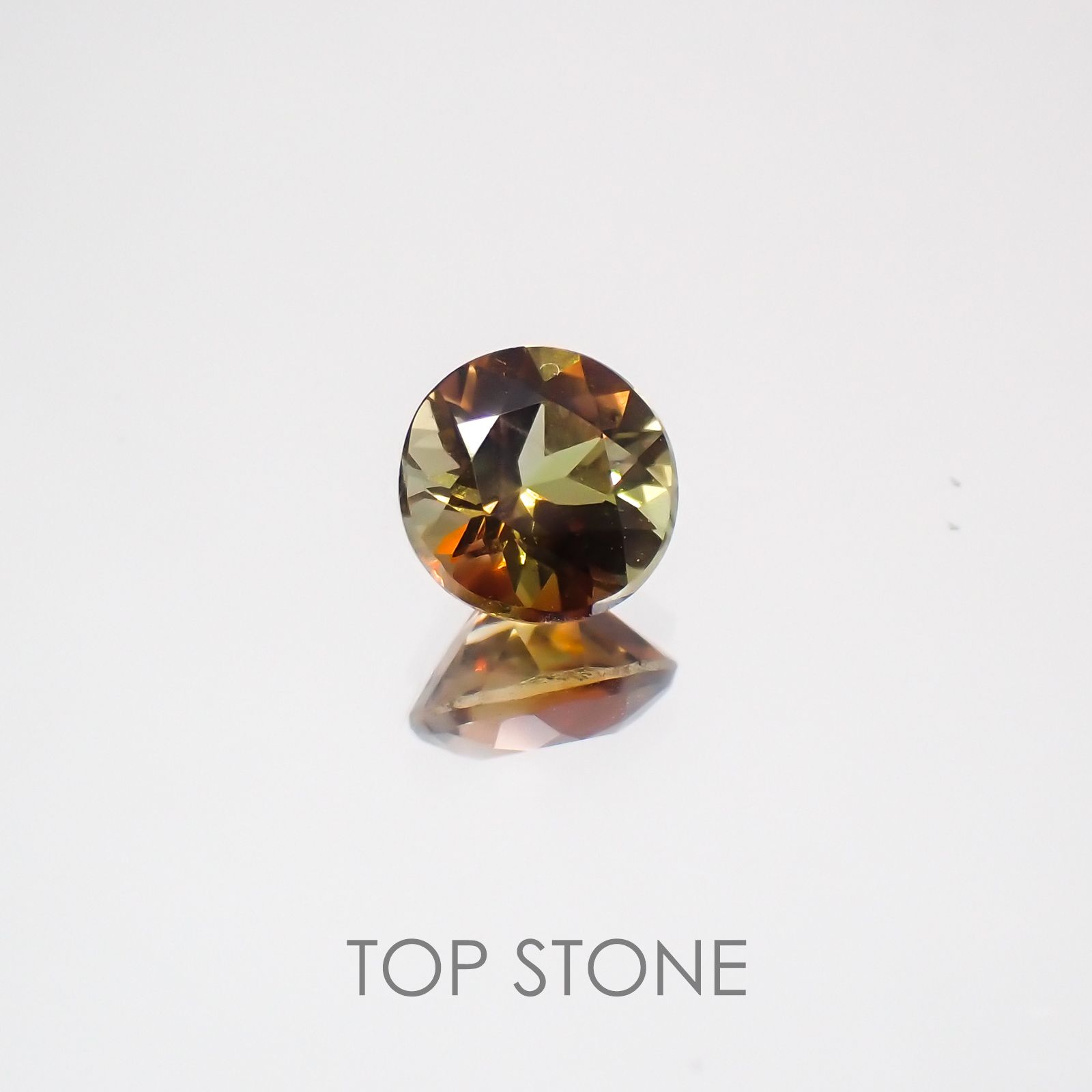 バイカラーアンダリュサイト スリランカ産 ルース 0.49ct[21059873]4.9×4.9mm前後