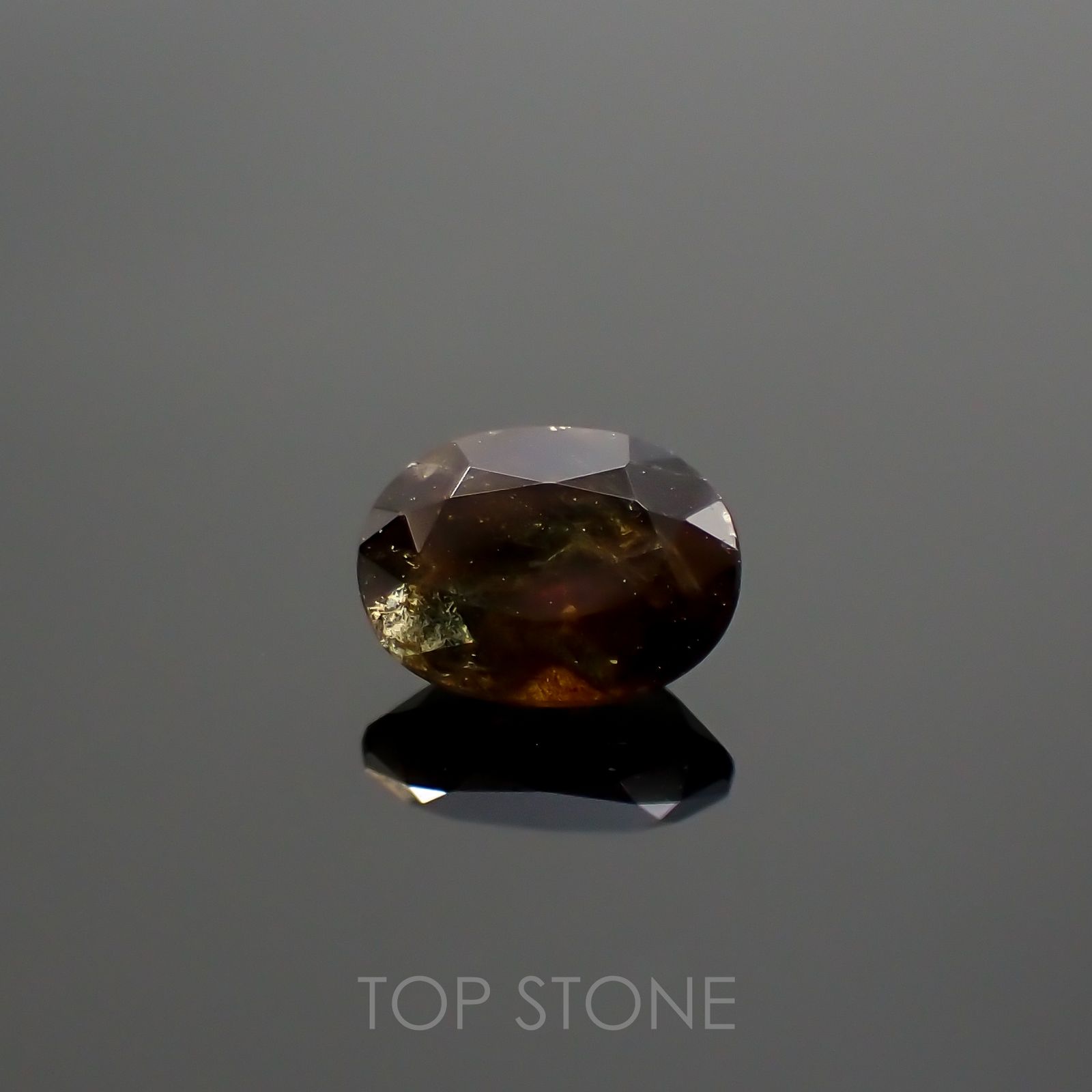 ゴールドシーンサファイア 非加熱(宝石名シーン・サファイア) ケニア産 0.648ct ソ付(彩珠)[210712069]5.7×4.3mm前後