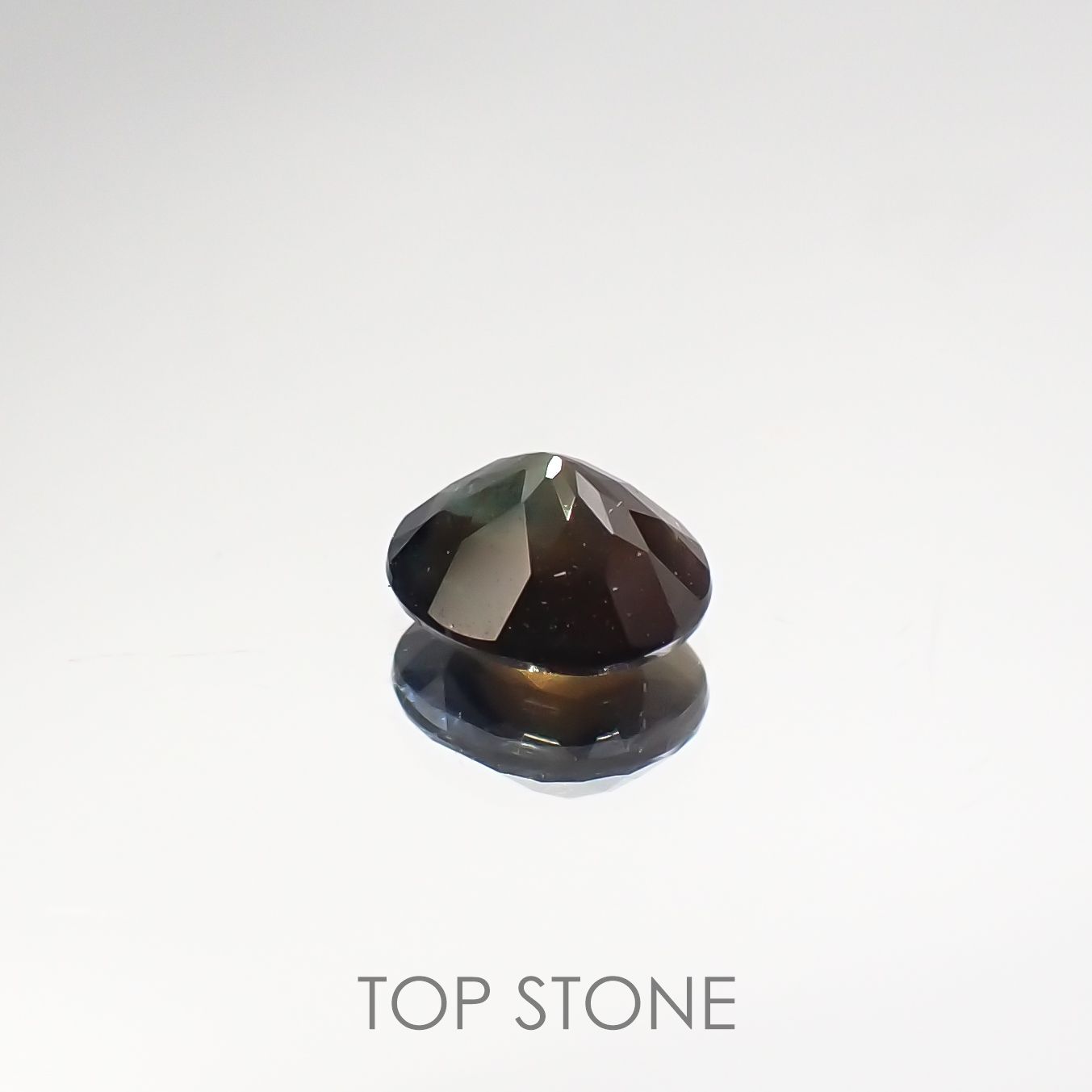 ゴールドシーンサファイア 非加熱(宝石名シーン・サファイア) ケニア産 0.814ct ソ付(彩珠)[210712077]5.8×5mm前後