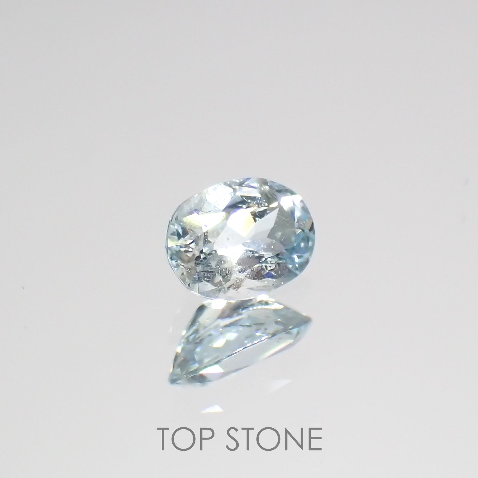 ジェレメジェバイト(宝石名エレメジェバイト)ナミビア産 0.38ct 識別済[220616306]5.5x3.9mm前後