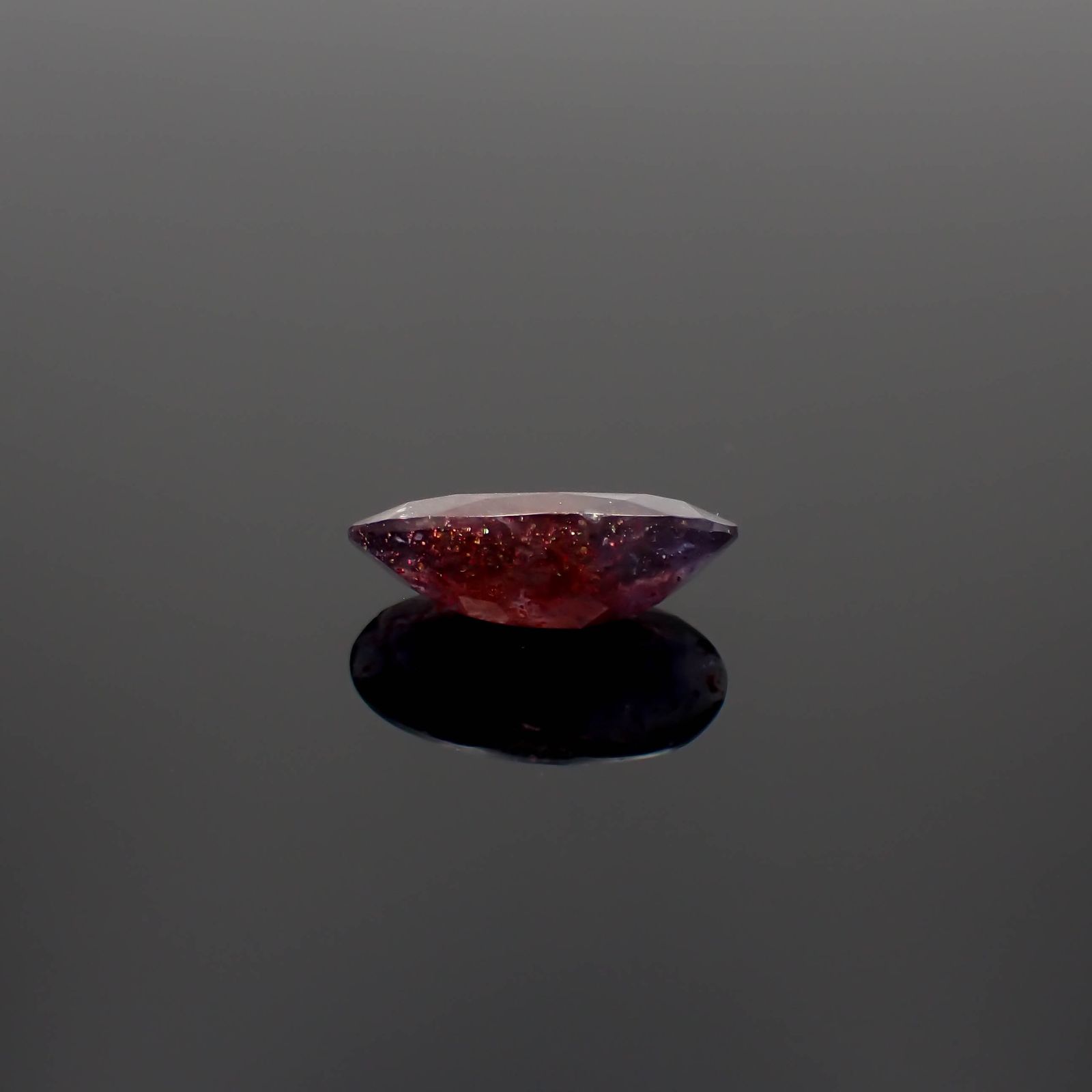ブラッドショットアイオライト インド産 4.07ct[230522098]16.1x8mm前後