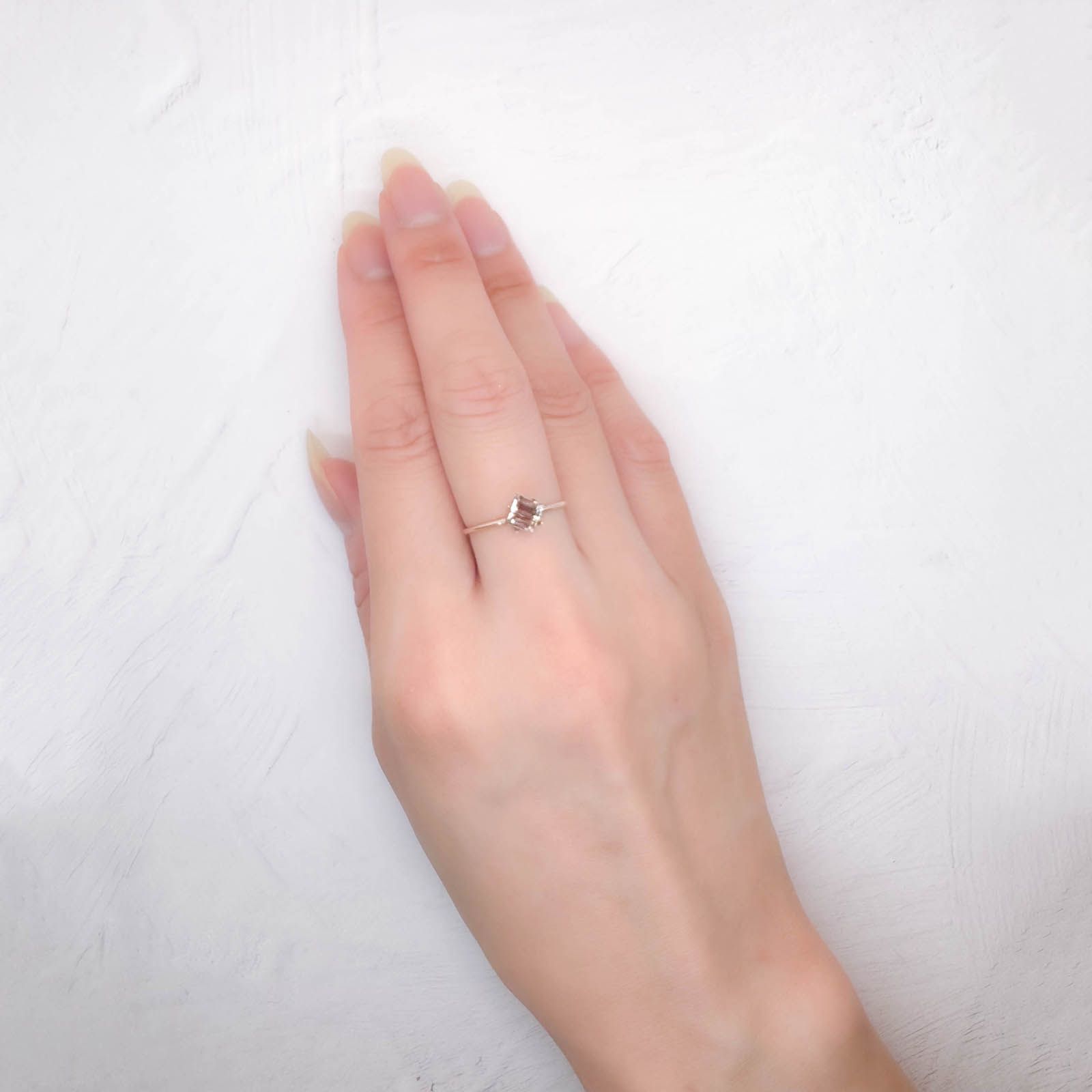 レインボースキャポライト ブラジル産 0.57ct / 5x4.9mm前後 [250931053]