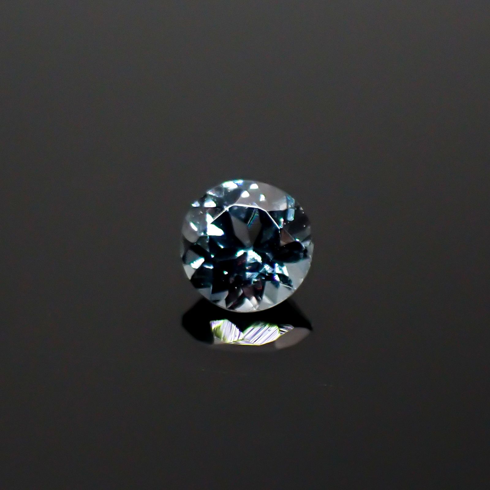 ベキリーブルーガーネット（カラーチェンジガーネット アレキタイプ） マダガスカル・ベキリー産 0.21ct[240628274]3.5x3.5mm前後