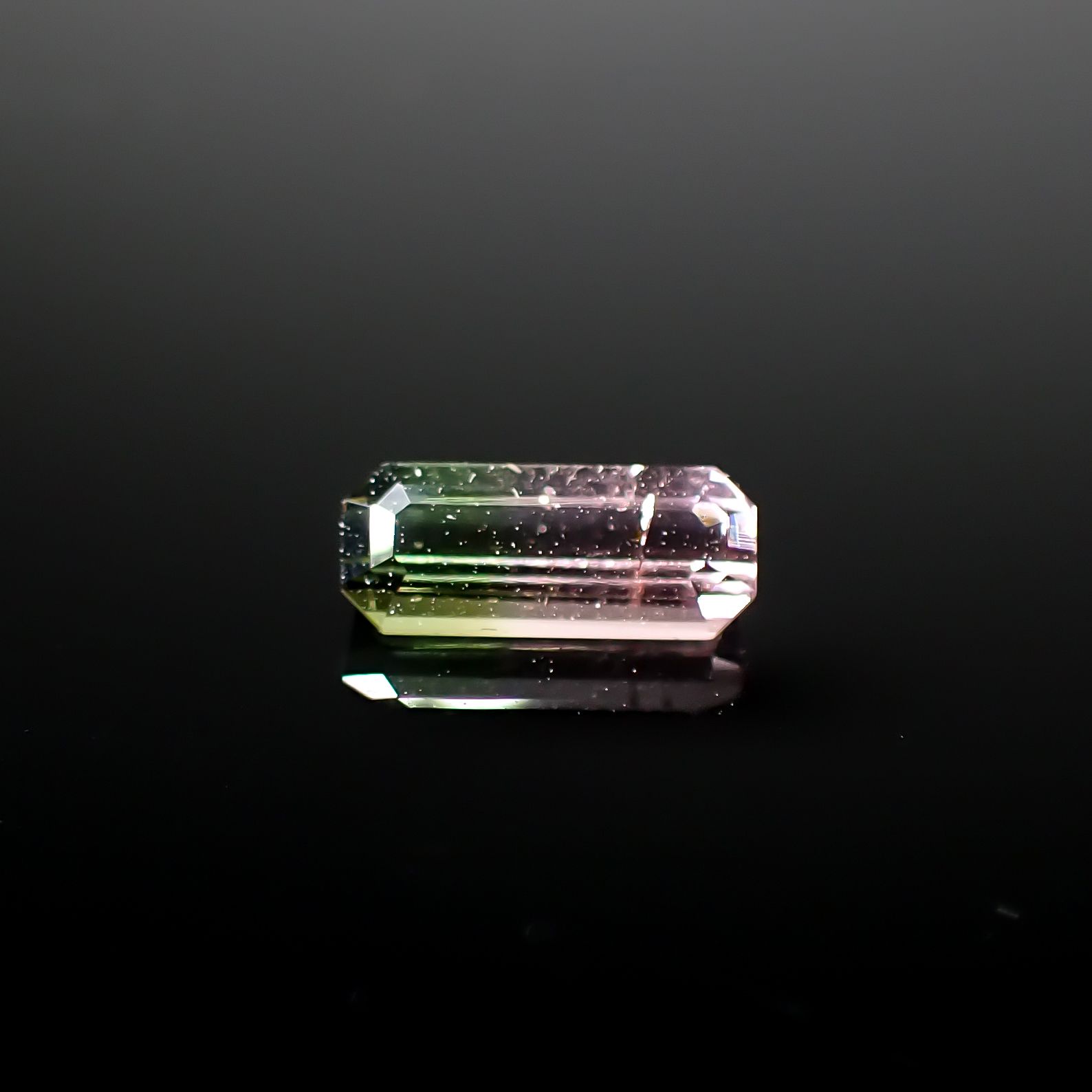 バイカラートルマリン アフガニスタン産 0.68ct [241029406]7.9x3.3mm前後