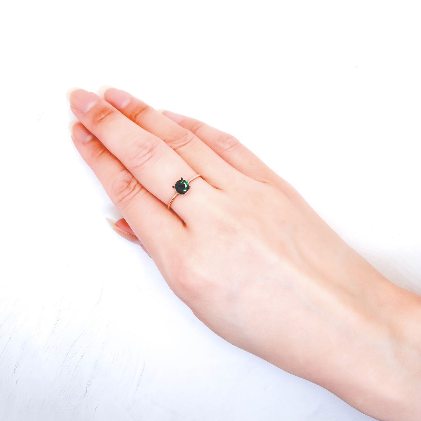 ダイオプテーズ ナミビア産 0.78ct / 5.5x5.4mm前後 [260632302]