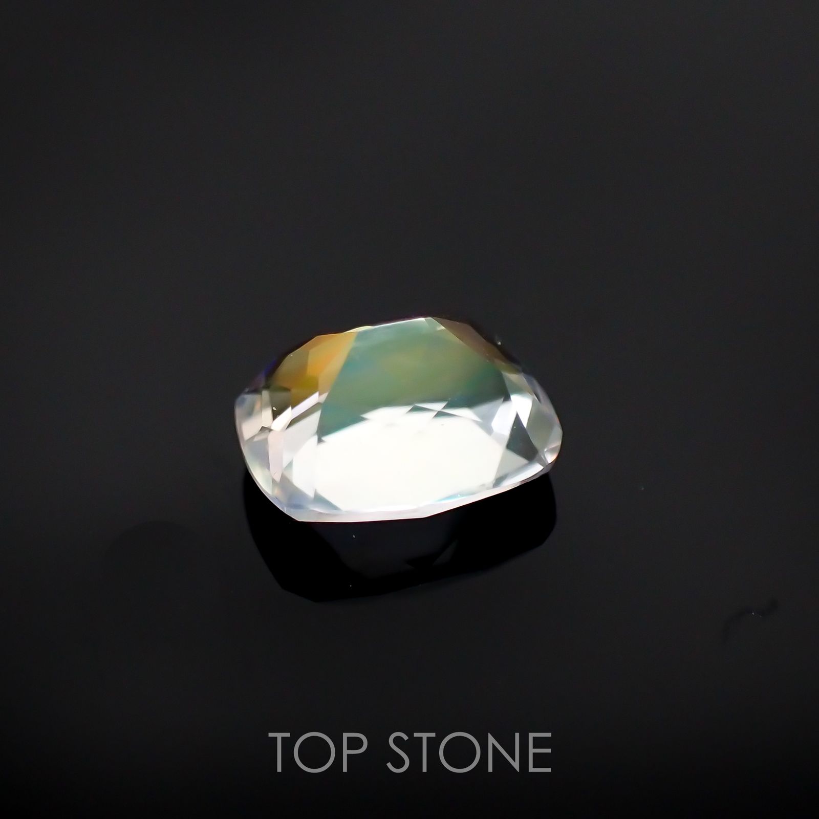レインボームーンストーン(アンデシンラブラドライト) マダガスカル産 ルース 1.29ct[210611252]7.7×6mm前後