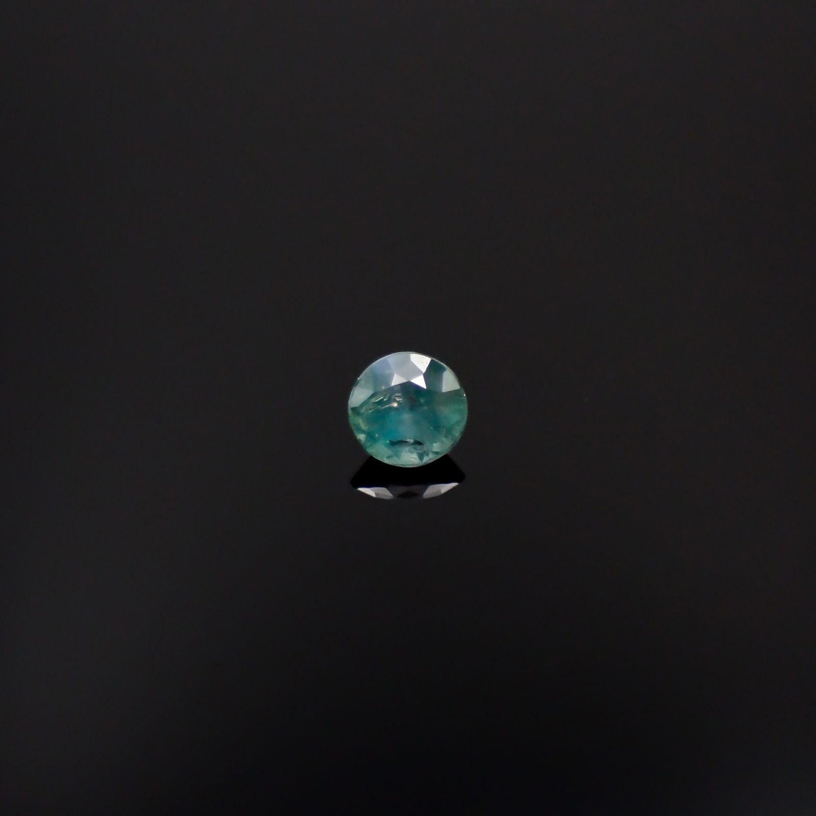 アレキサンドライトキャッツアイ ブラジル産/EmeraldMains社製 0.036ct[240527597]2.1x2.1mm前後