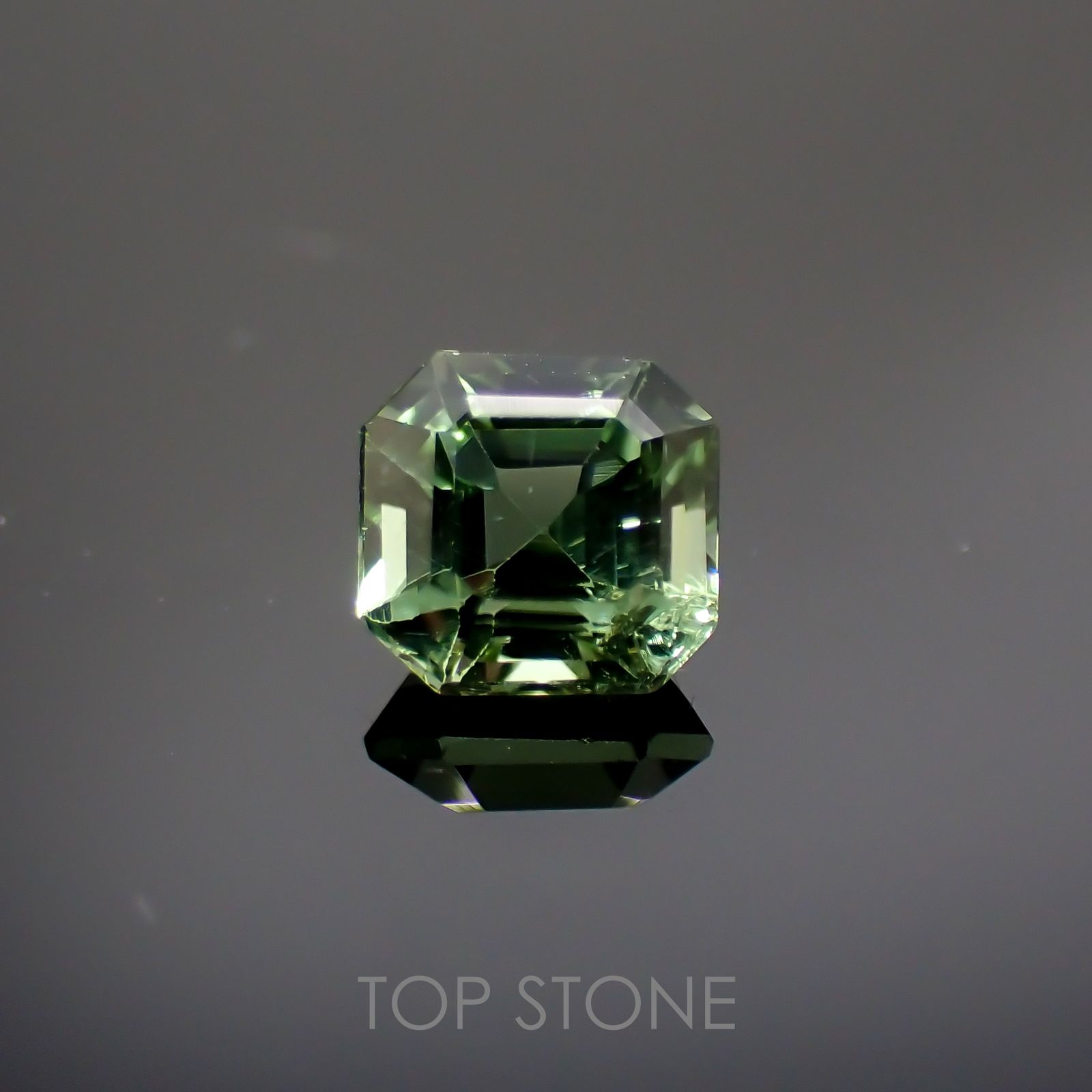 ミントトルマリン(宝石名グリーン・トルマリン) アフガニスタン産 0.53ct 識別済[211013619]4.8×4.6mm前後