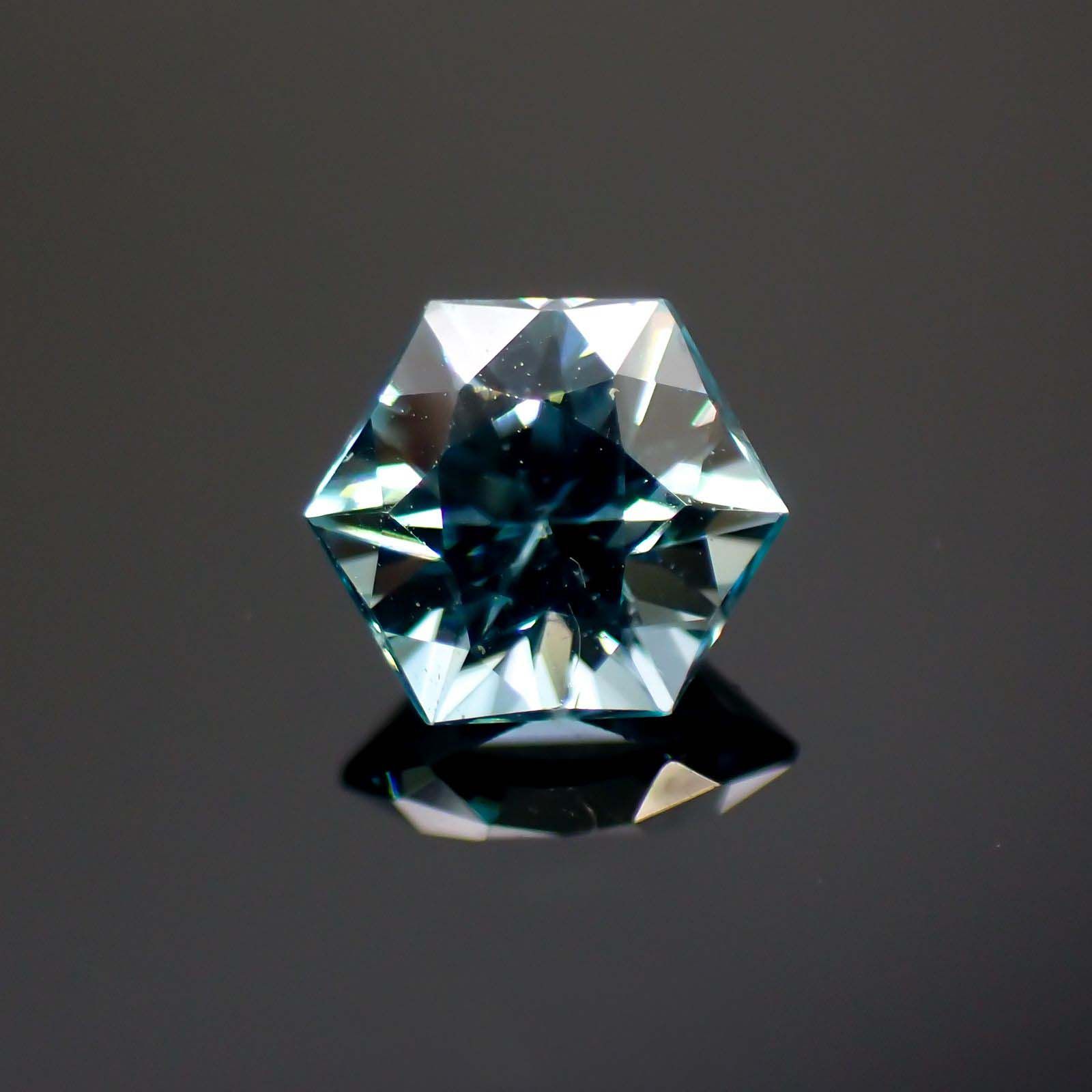 ◇ヘキサゴンカット◇ブルージルコン(宝石名ジルコン) カンボジア産 0.78ct 識別済[211013365]4.8×4.8mm前後