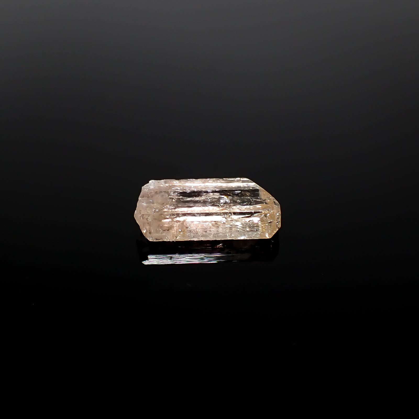 インペリアルトパーズ 原石 ザンビア産 5.75ct [241029243]16.1x6mm前後