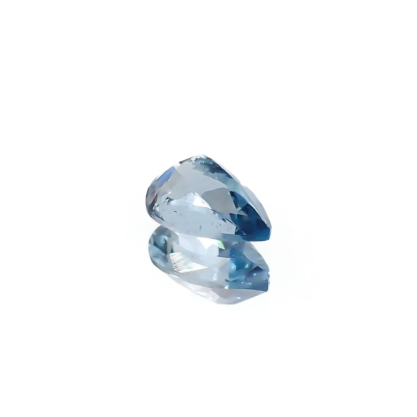 アクアマリン サンタマリアカラー ナイジェリア/マダガスカル産 0.42ct / 6.1x3.9mm前後 [240225973]