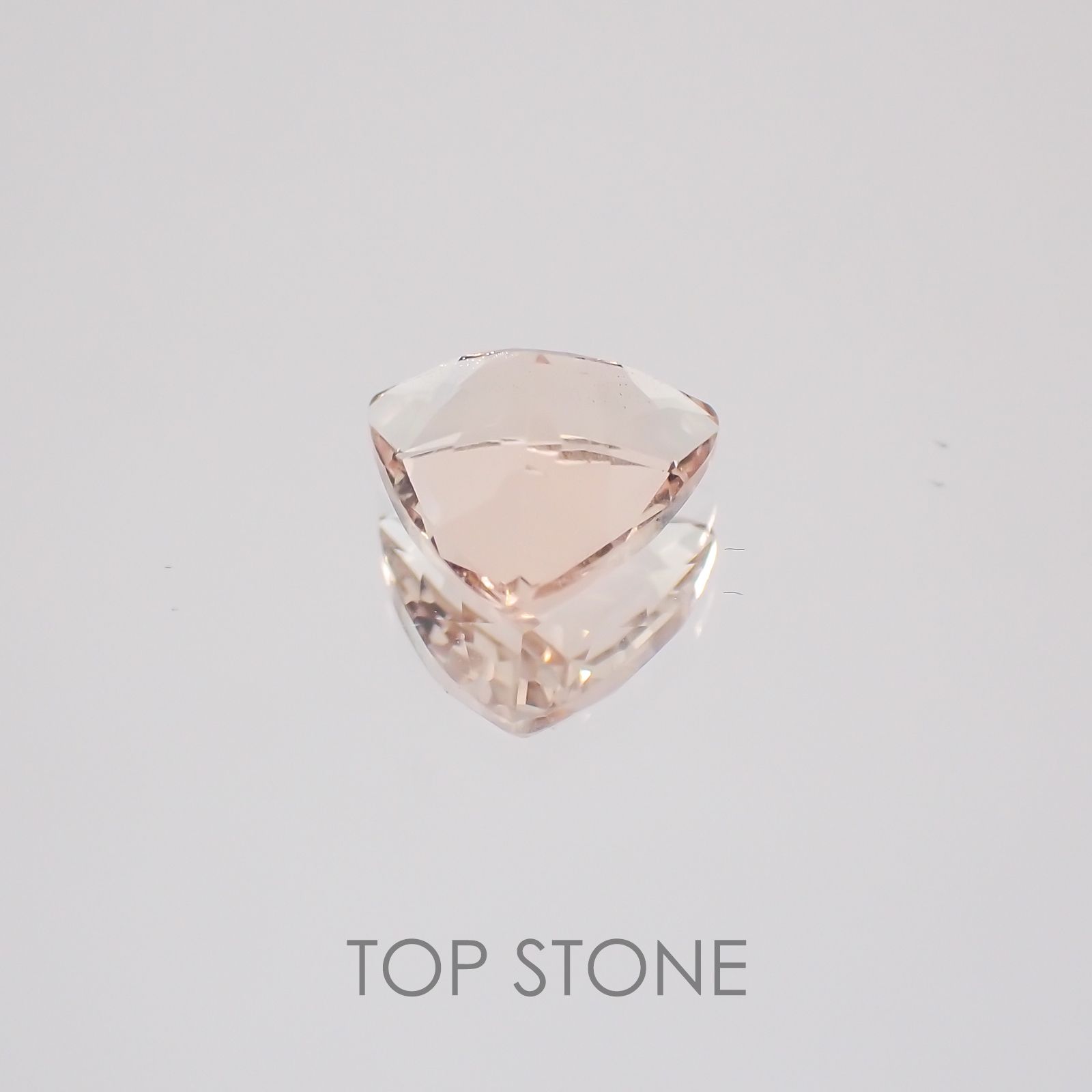 モルガナイト ナイジェリア産 ルース 0.92ct[21039108]6.8×6.7mm前後