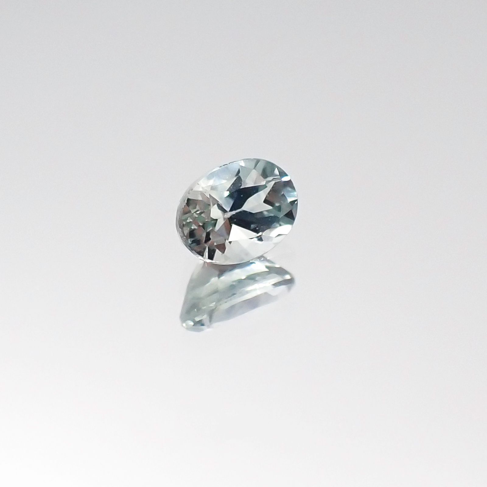 モンタナサファイア(宝石名サファイア) アメリカ・モンタナ州産 0.25ct 識別済[20116048]4×3mm前後