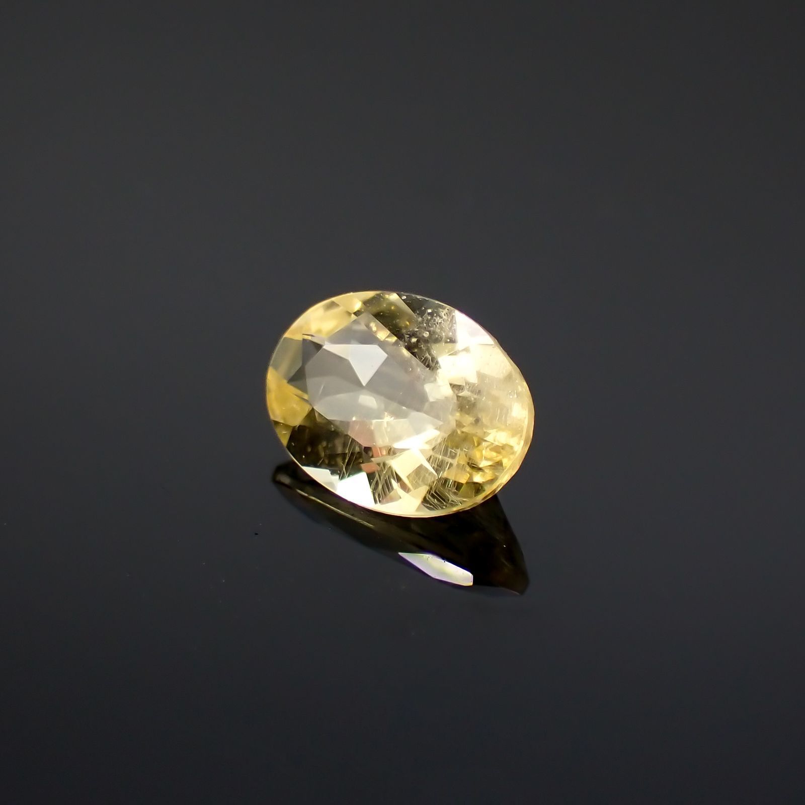 イエローダンビュライト(宝石名イエロー・ダンブライト)タンザニア産 0.74ct 識別済[220918016]7.1x5.2mm前後