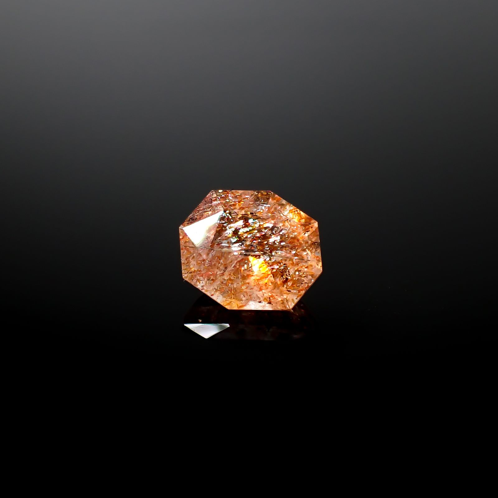 ◇カスタムカット◇イリュージョンサンストーン タンザニア産 0.66ct[240628262]6.5x5.5mm前後