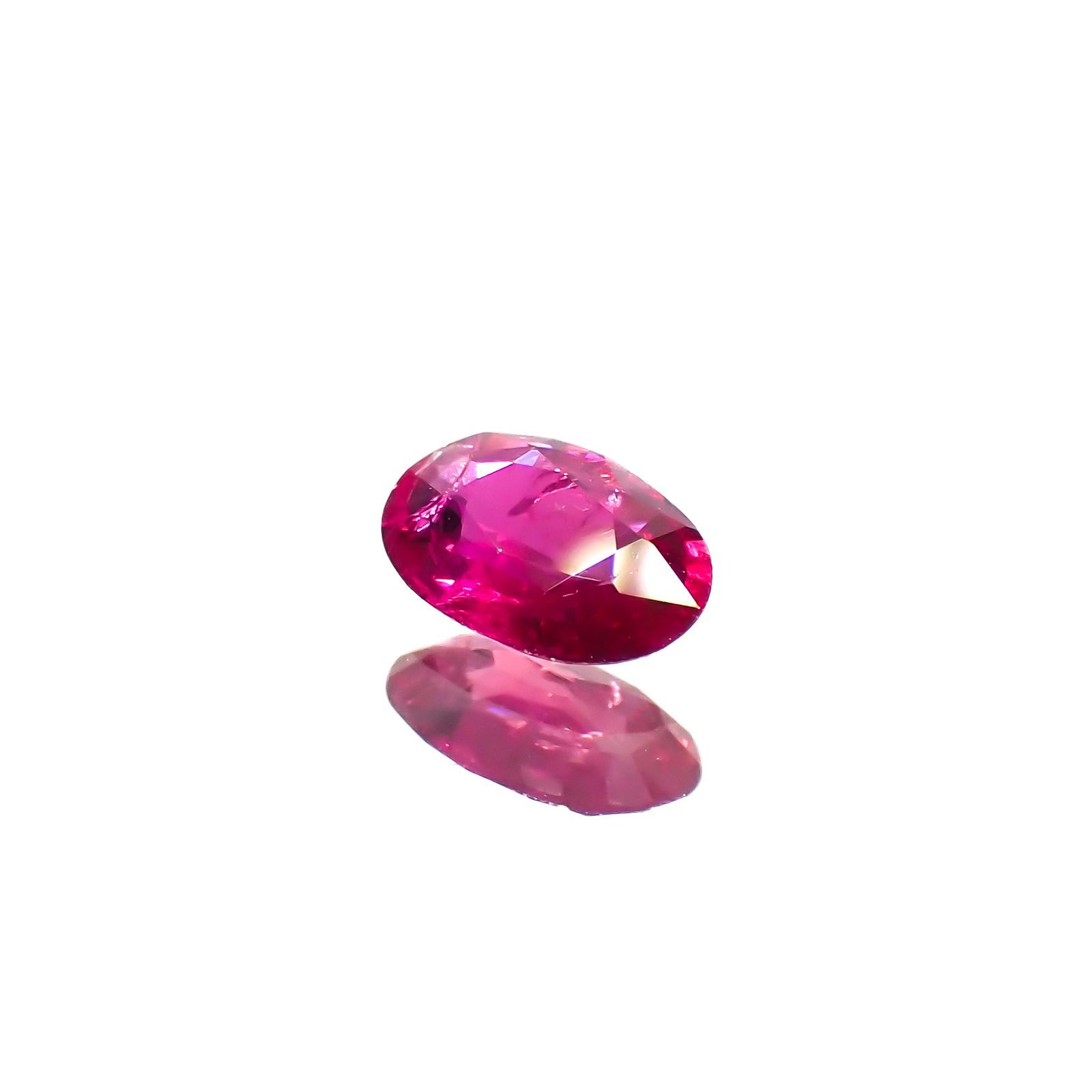 ルビー(宝石名ルビー)モザンビーク産 0.46ct 識別済[220616091]5.9x4mm前後