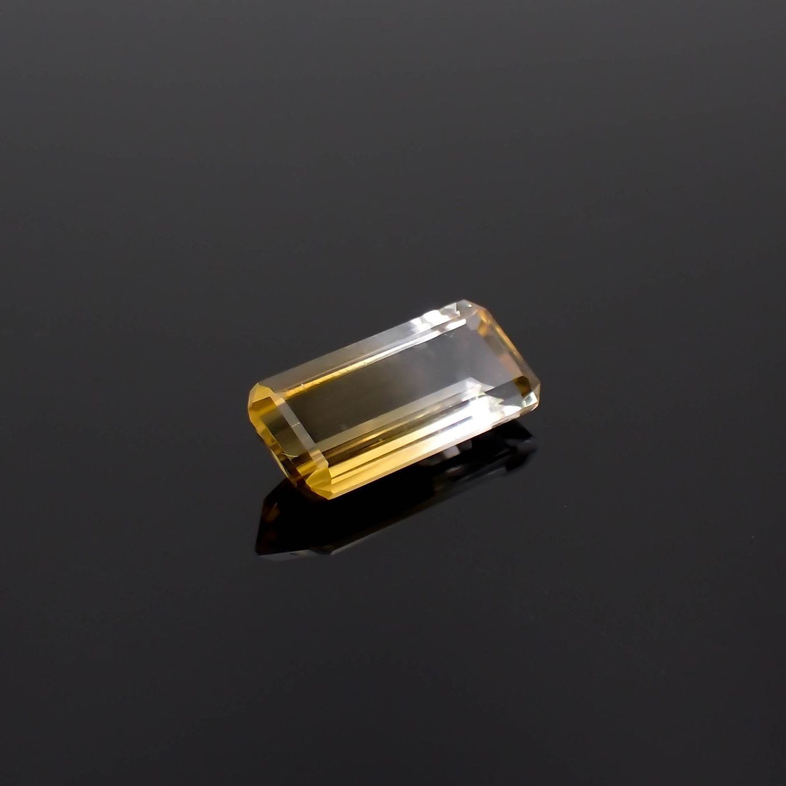 バイカラーシトリン ブラジル・ミナスジェライス州産 4.58ct / 15.8x7.1mm前後 [251026466]