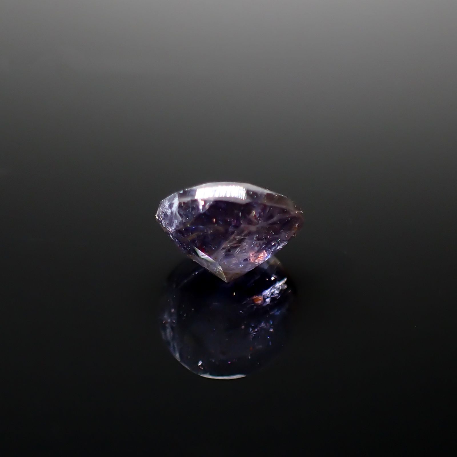 ブラッドショットアイオライト インド産 1.30ct [241129463]7.6x7.3mm前後