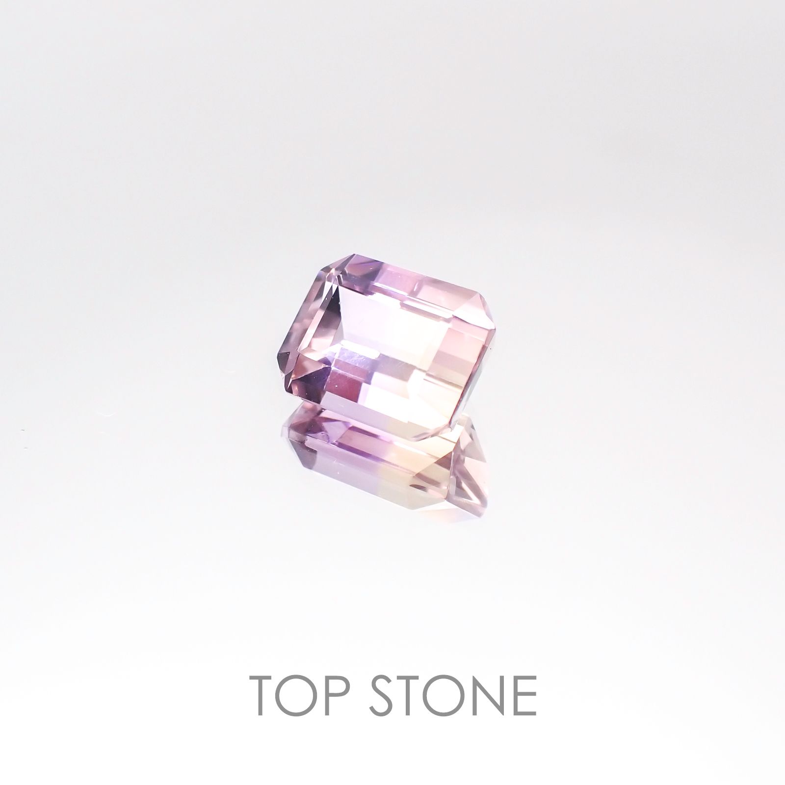 アメトリン(宝石名バイカラー・クォーツ/別名アメトリン) ボリビア産 2.27ct 識別済[20106895]8.9×6.9mm前後