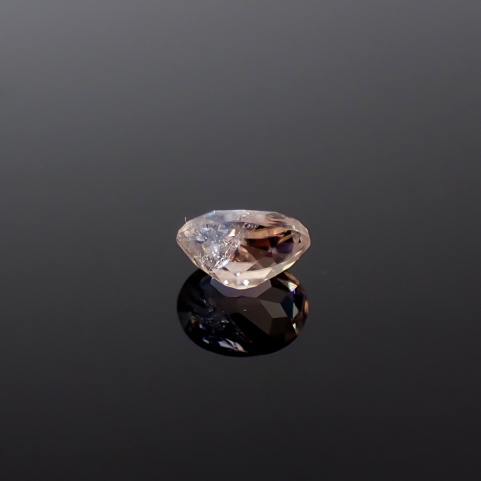 ピンクベニトアイト アメリカ・カリフォルニア州産 0.22ct / 4x3mm前後 [251231478]