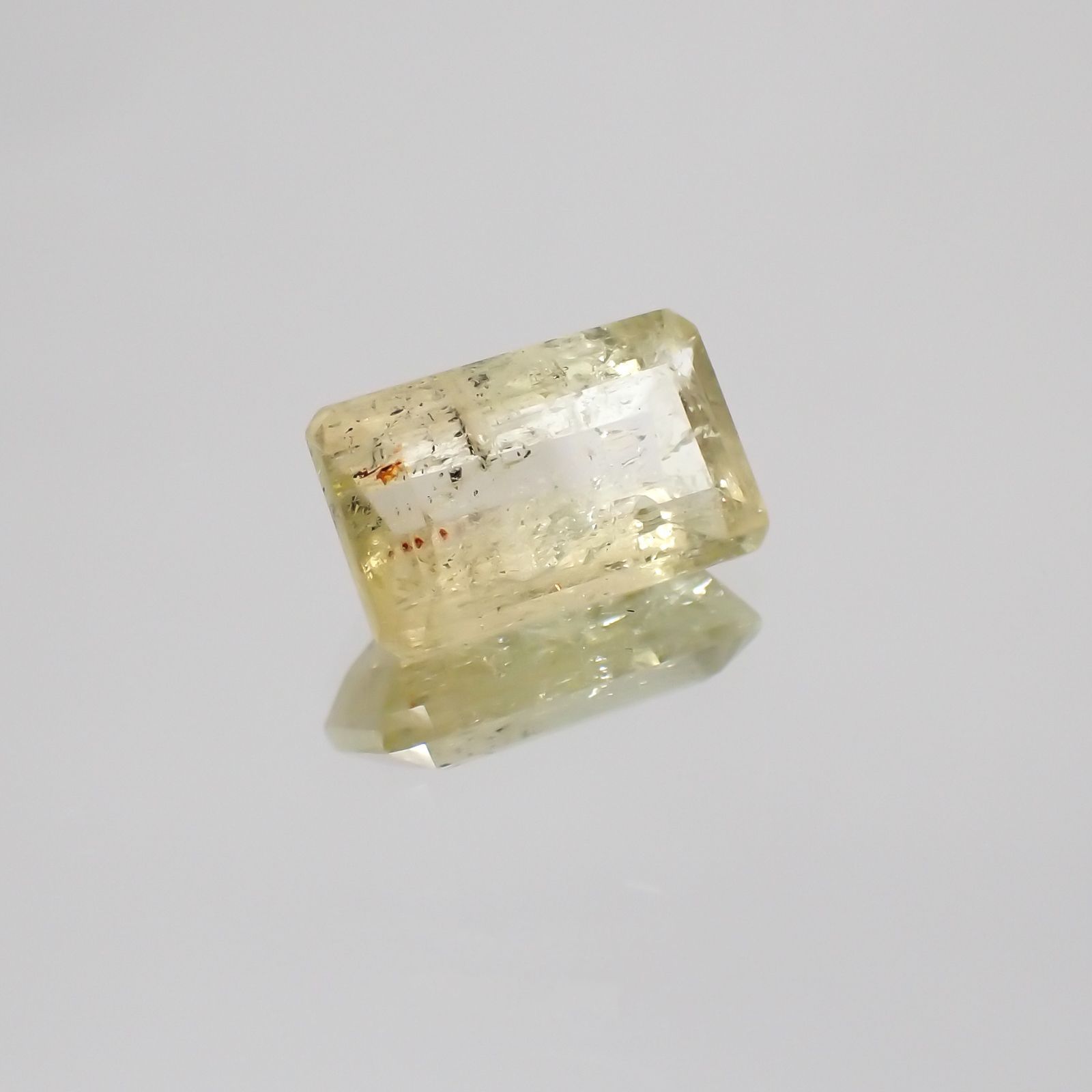 インペリアルトパーズ(宝石名トパーズ)ブラジル産 1.99ct 識別済[230522038]9.1x5.6mm前後
