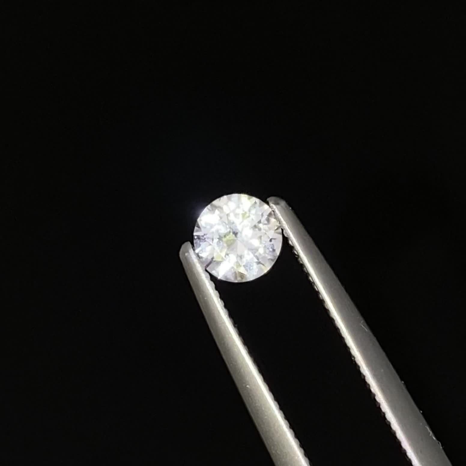 フェナカイト ロシア産 0.28ct [241129481]4.2x4.2mm前後 | TOP STONE(トップストーン)