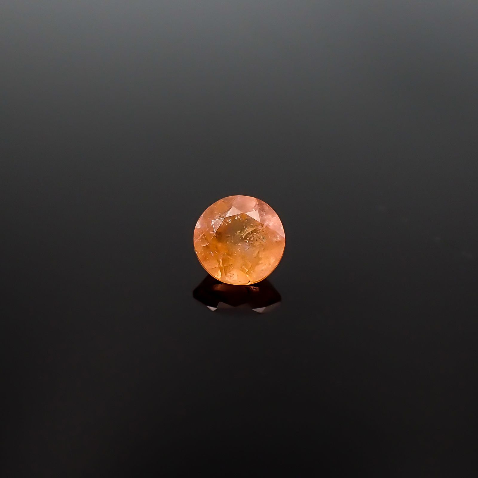 ヴェイリネナイト(宝石名ベイリネイト)パキスタン産 識別済 0.24ct / 3.9x3.9mm前後 [260432009]