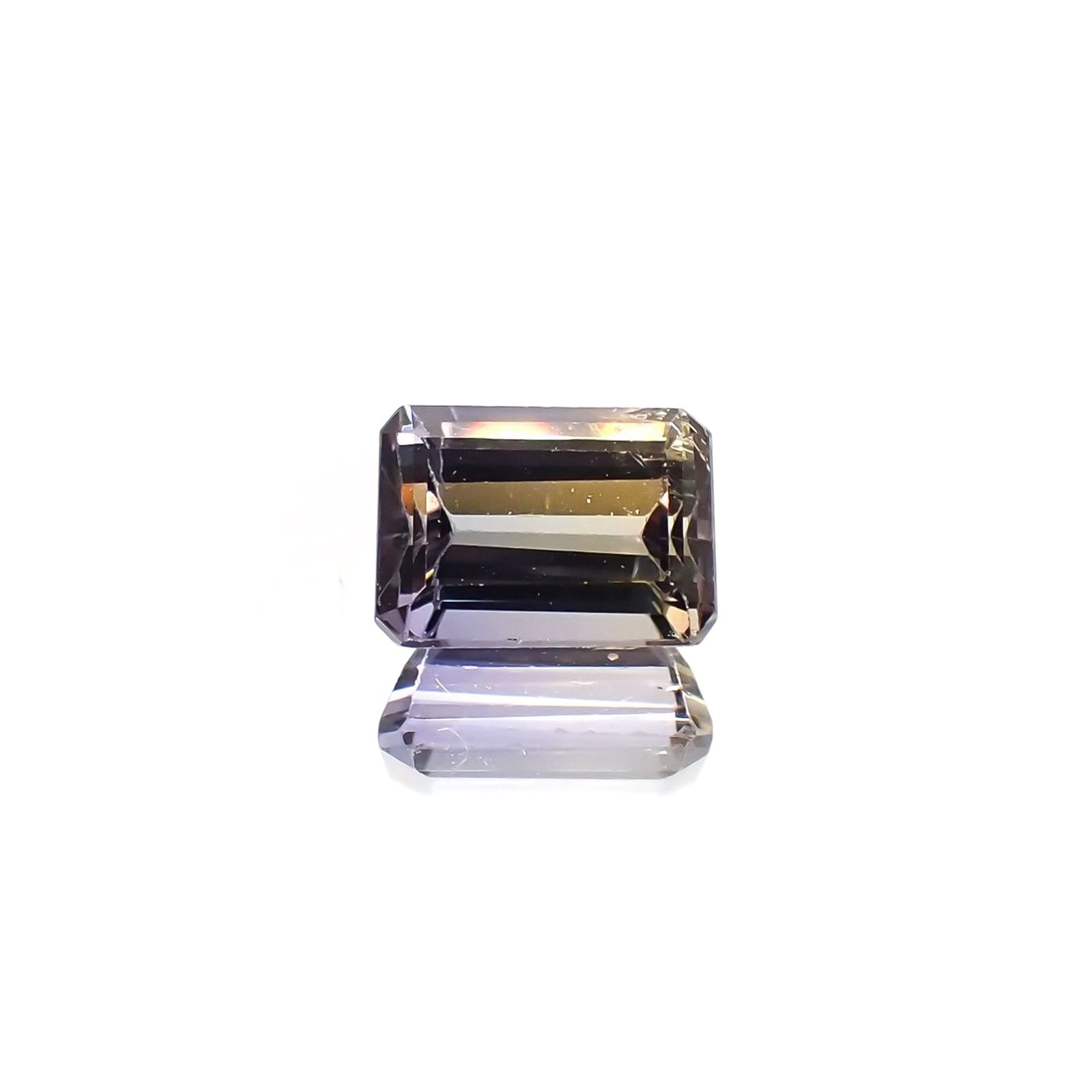 バイカラータンザナイト(宝石名バイカラー・ゾイサイト) タンザニア産 ソ付(彩珠) 0.887ct / 5.9x4.3mm前後 [210711582]