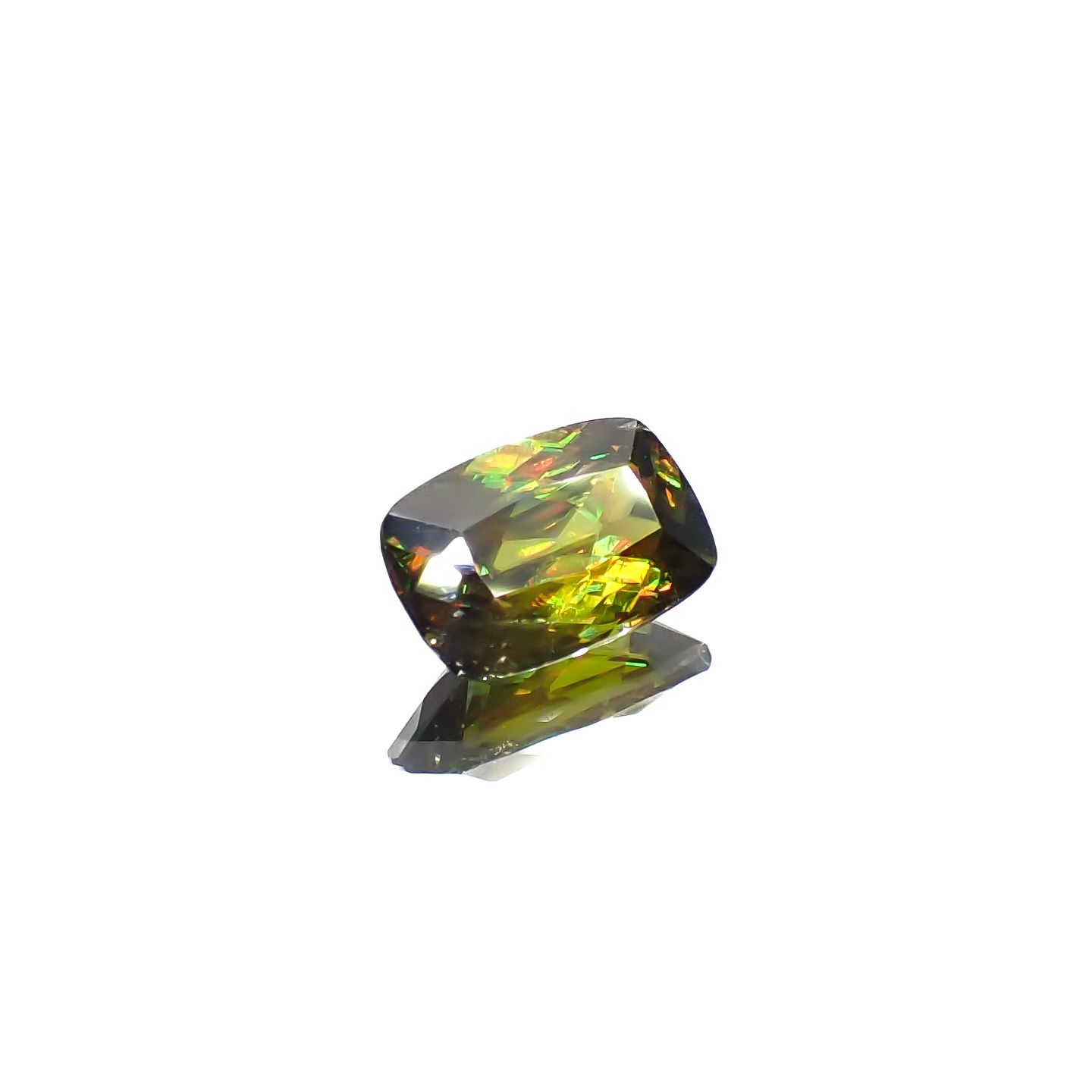 カラーチェンジスフェーン パキスタン産 1.56ct[231224769]8.7x5.7mm前後