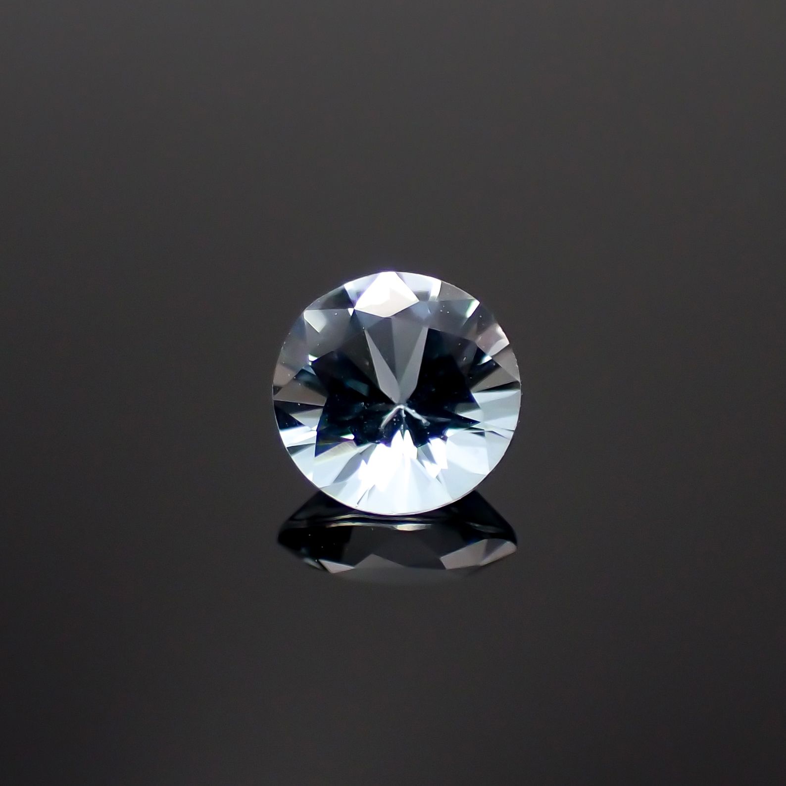 アクアマリン(宝石名アクアマリン)モザンビーク産 0.42ct 識別済[230421766]5.1x5mm前後