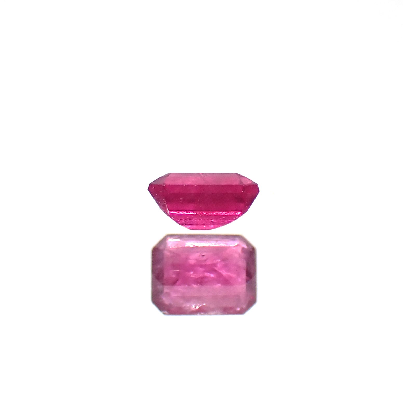 レッドベリル/ピンクベリル アメリカ・ユタ州産 0.079ct [250530377]3x2.3mm前後