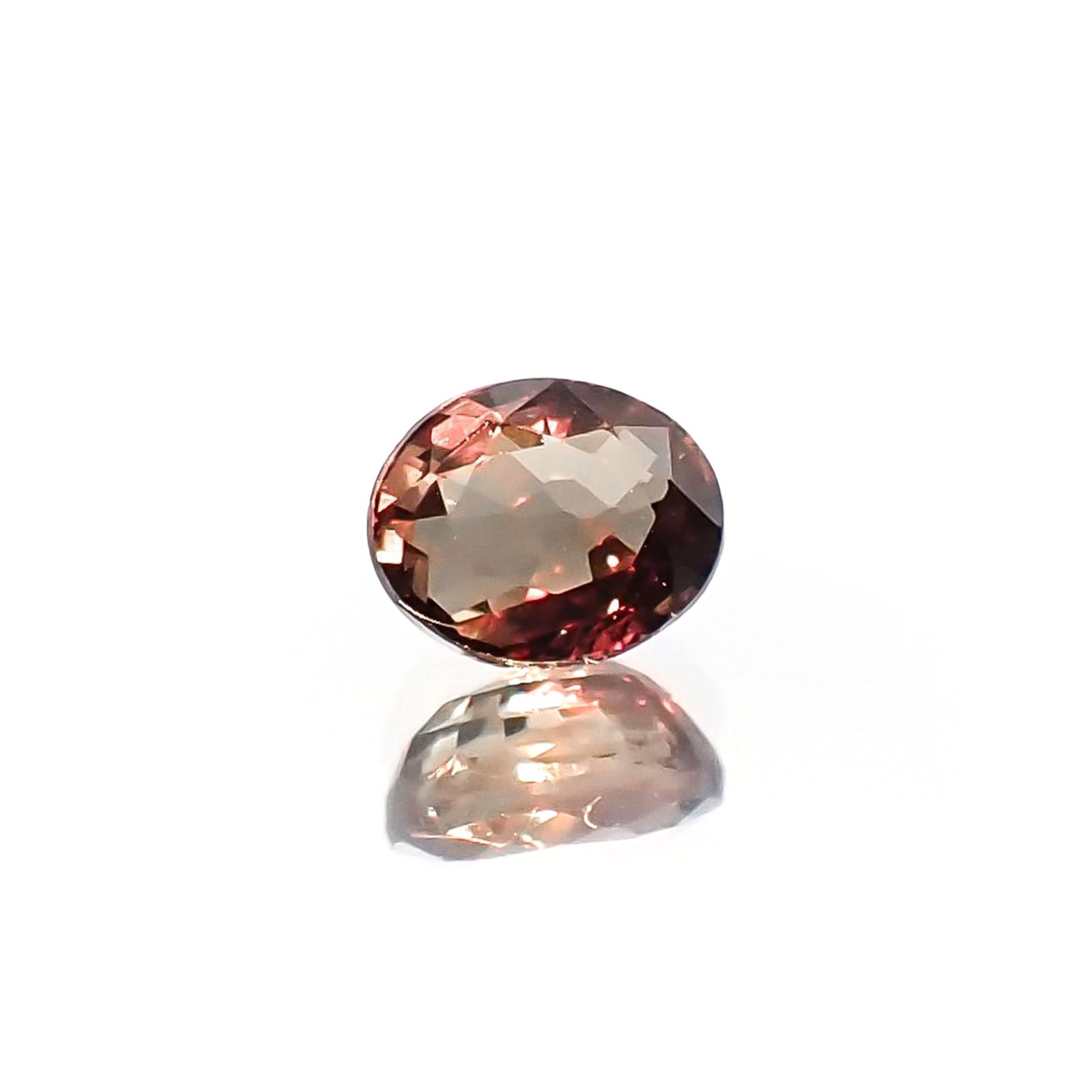 カラーチェンジサファイア 非加熱(宝石名サファイア)タンザニア産 識別済 0.38ct / 4.3x3.5mm前後 [231023982]