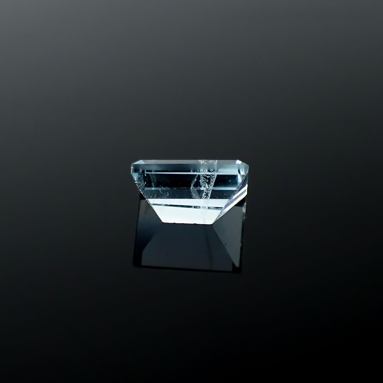 ◇ミラーカット◇アクアマリン モザンビーク産 0.83ct[240226100]6.8x4.9mm前後