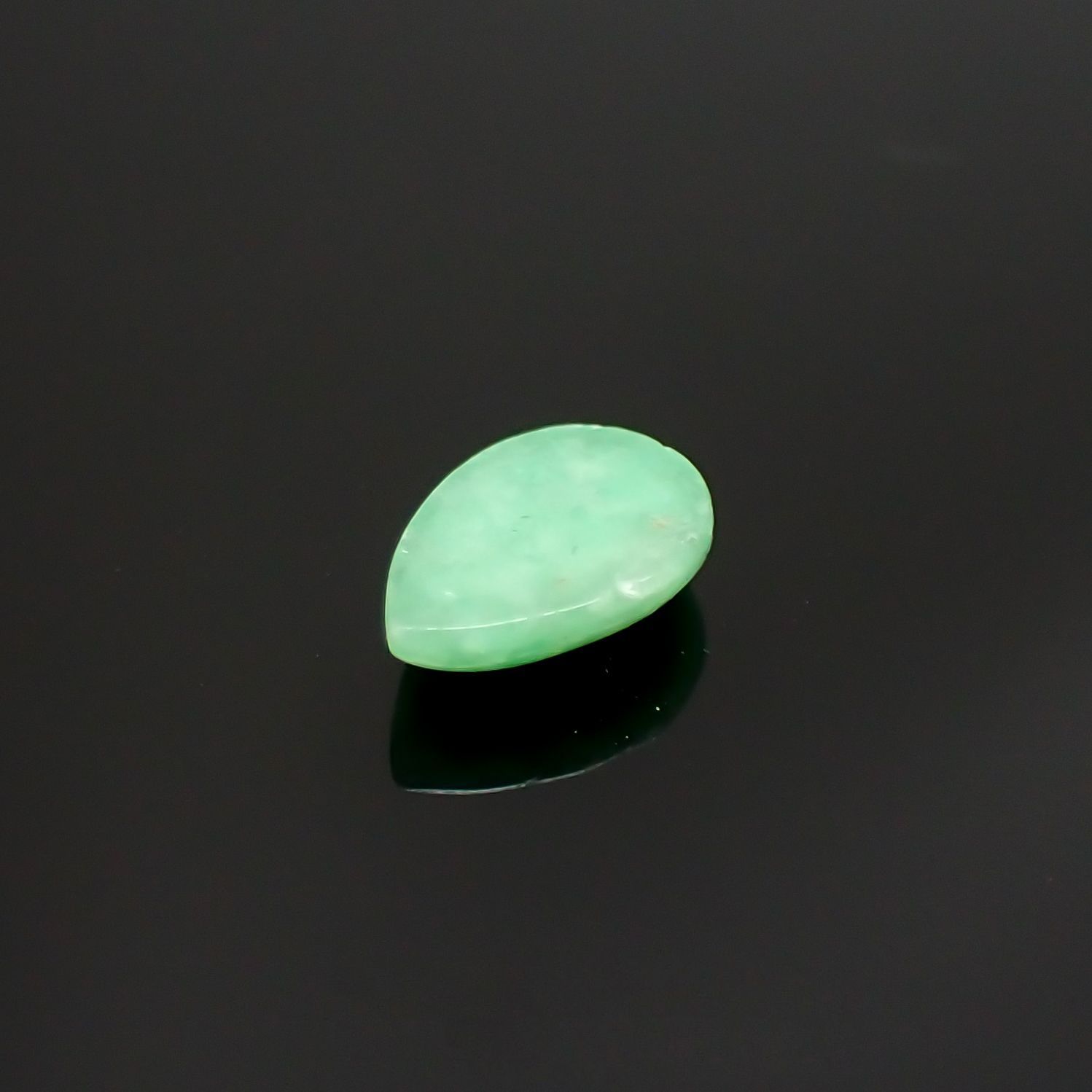 翡翠(宝石名ジェダイト)ビルマ産 0.64ct 識別済[220515809]7x4.9mm前後